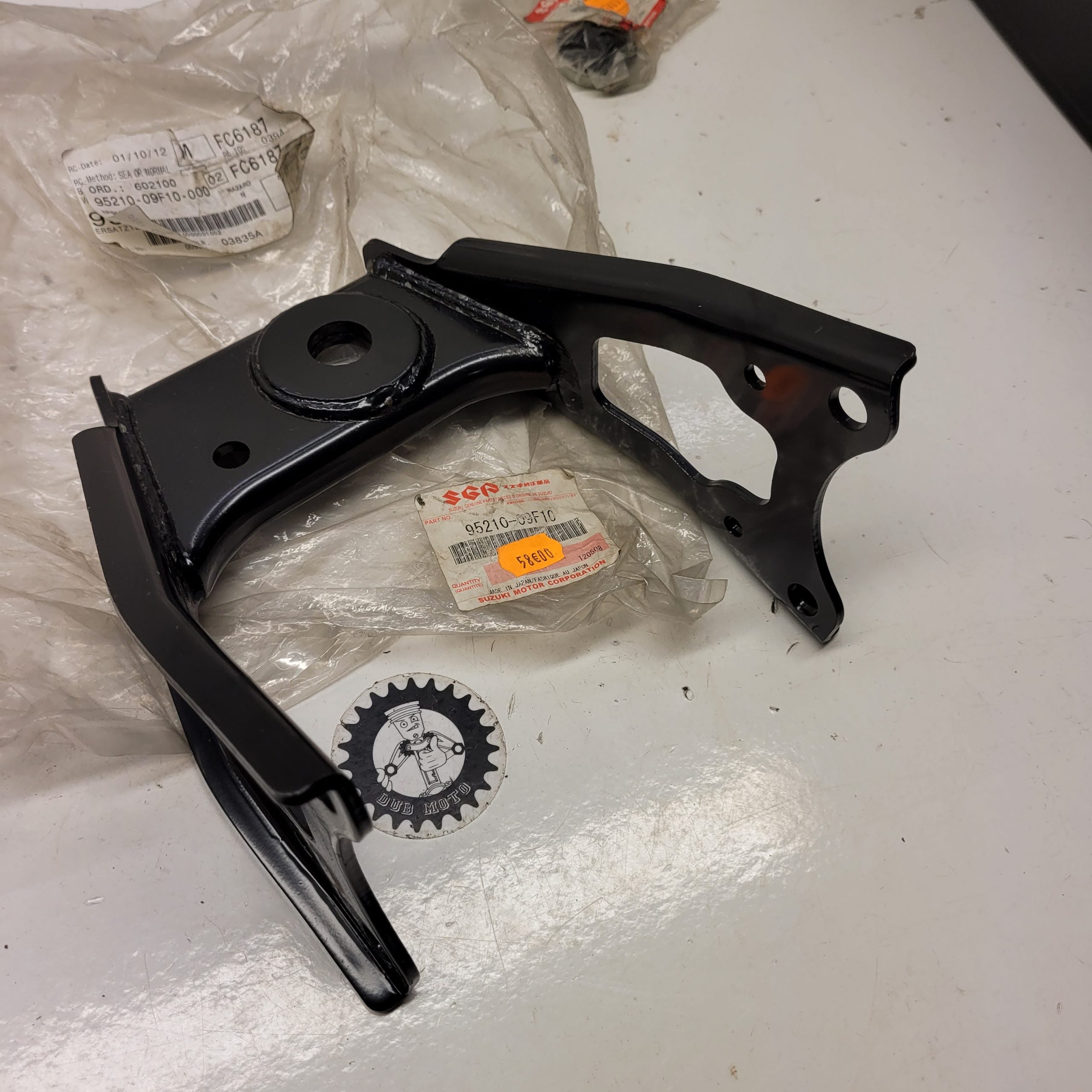 support attelage 95210-09F10 suzuki