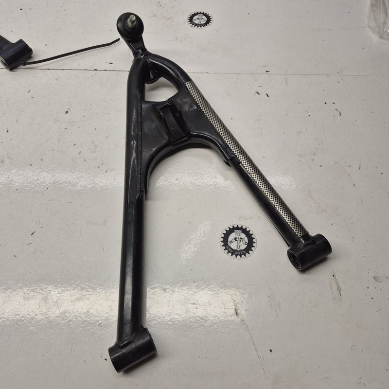 triangle inferieur gauche suzuki 450 ltr-1