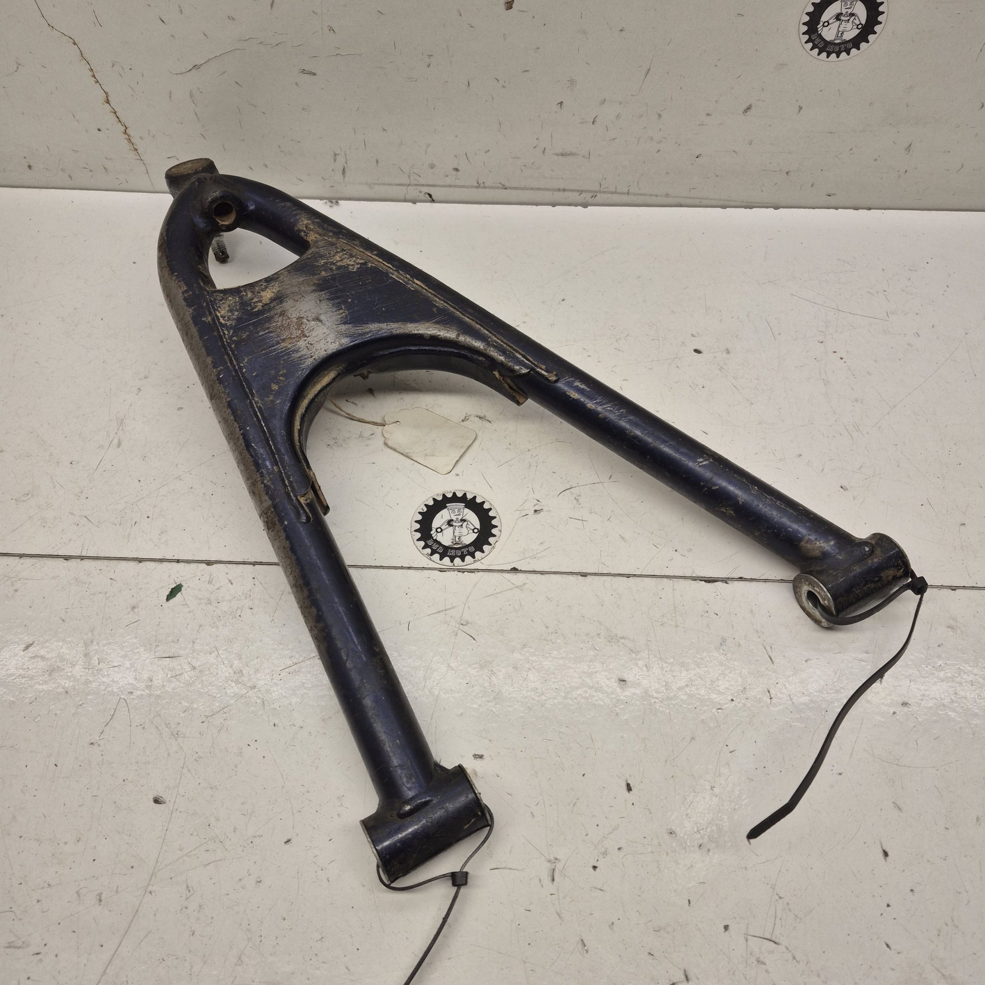 triangle inferieur gauche bleu suzuki 450 ltr-2