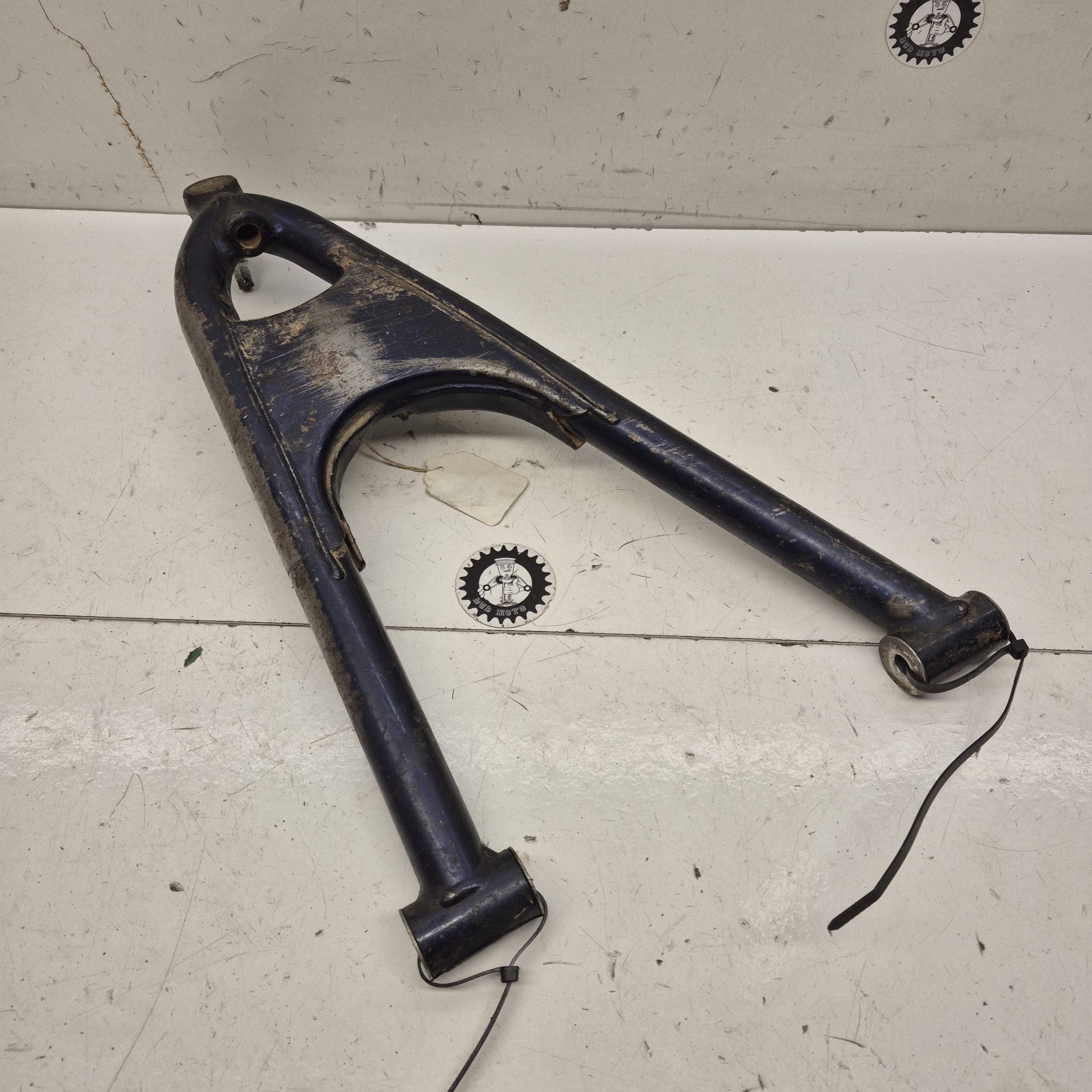 triangle inferieur gauche bleu suzuki 450 ltr