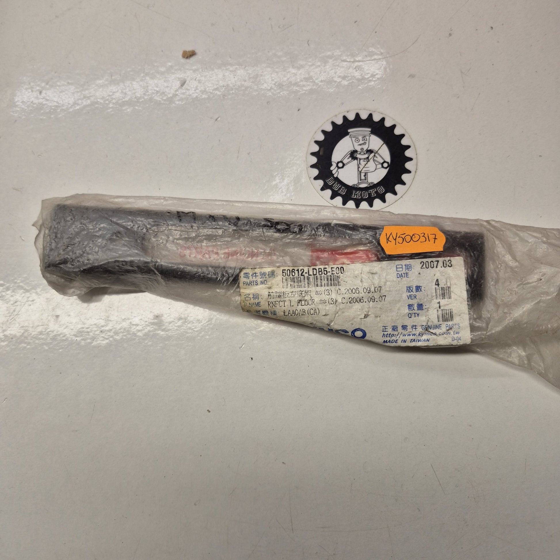 grip de cale pied neuf kymco 500-700 mxu 50612-LDB5-E00-1