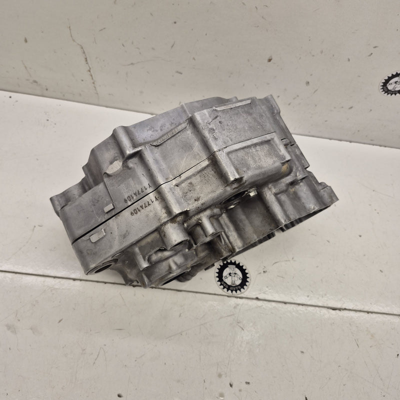 carter moteur en l'état yamaha 250 yzf 2009-2
