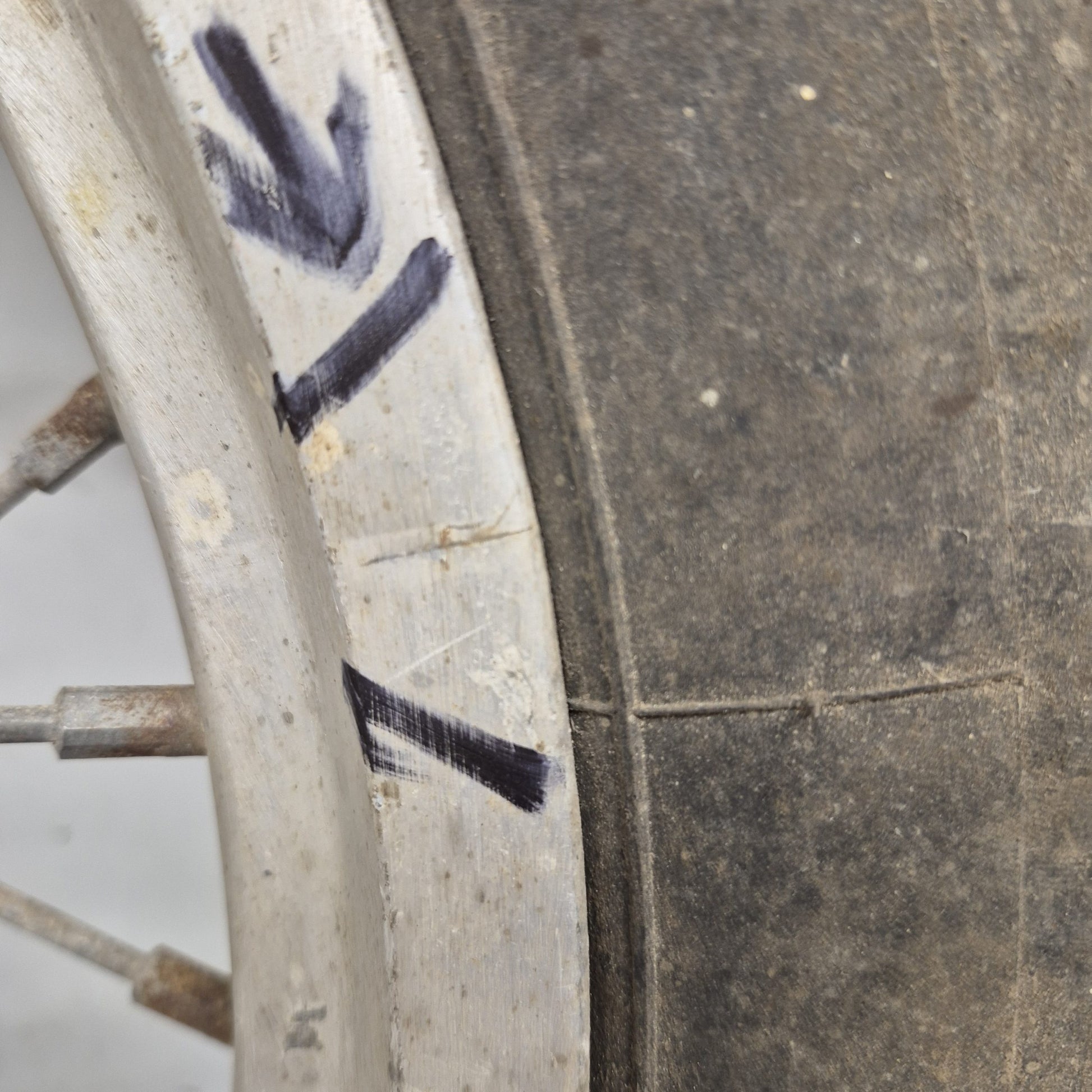 roue arriere fissurer ktm 250 gs 1985-4