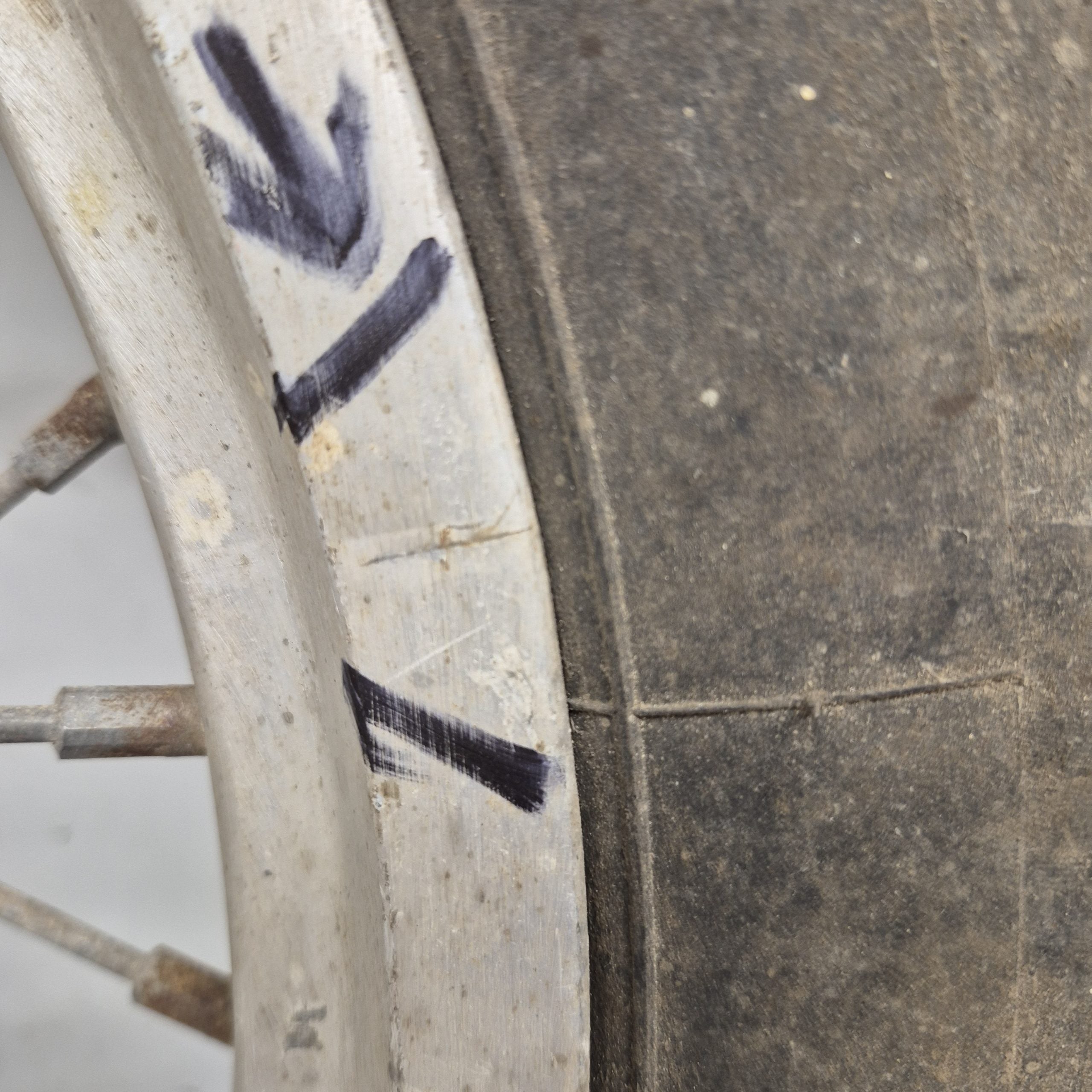 roue arriere fissurer ktm 250 gs 1985-4
