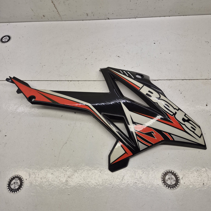 plastique lateral beta rr neuf-1