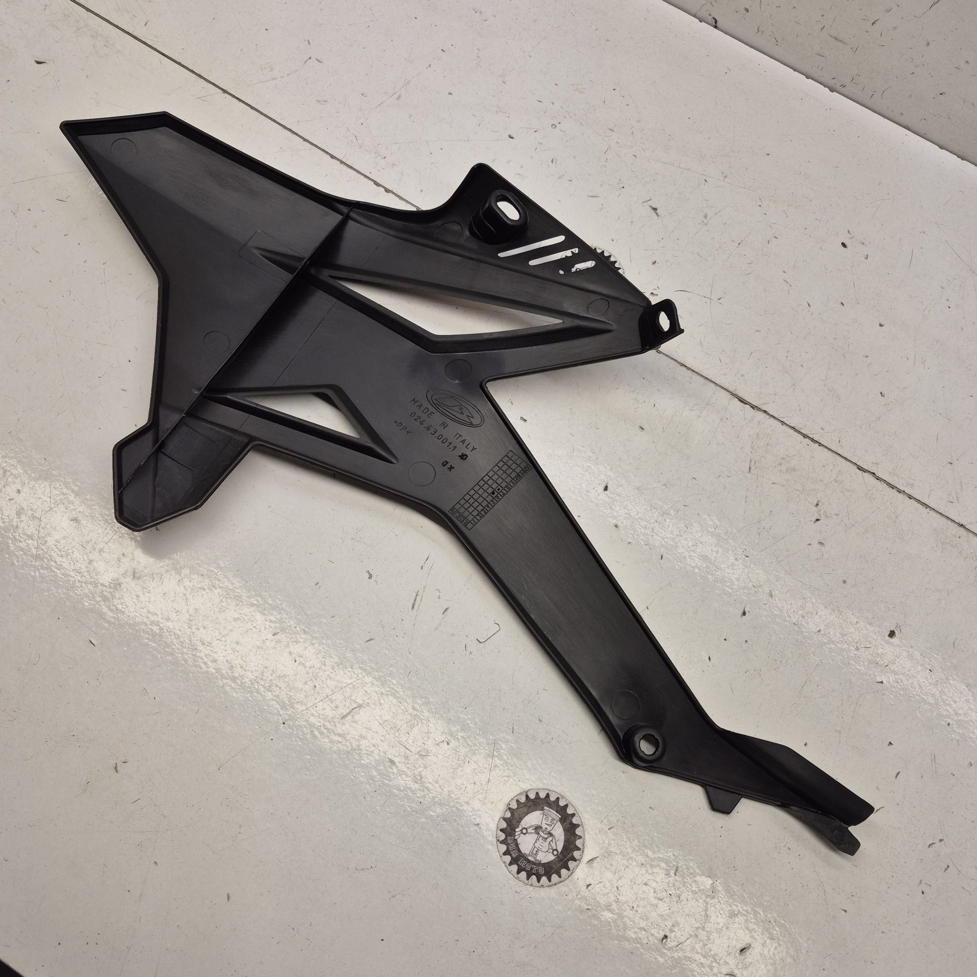 plastique lateral beta rr neuf-2