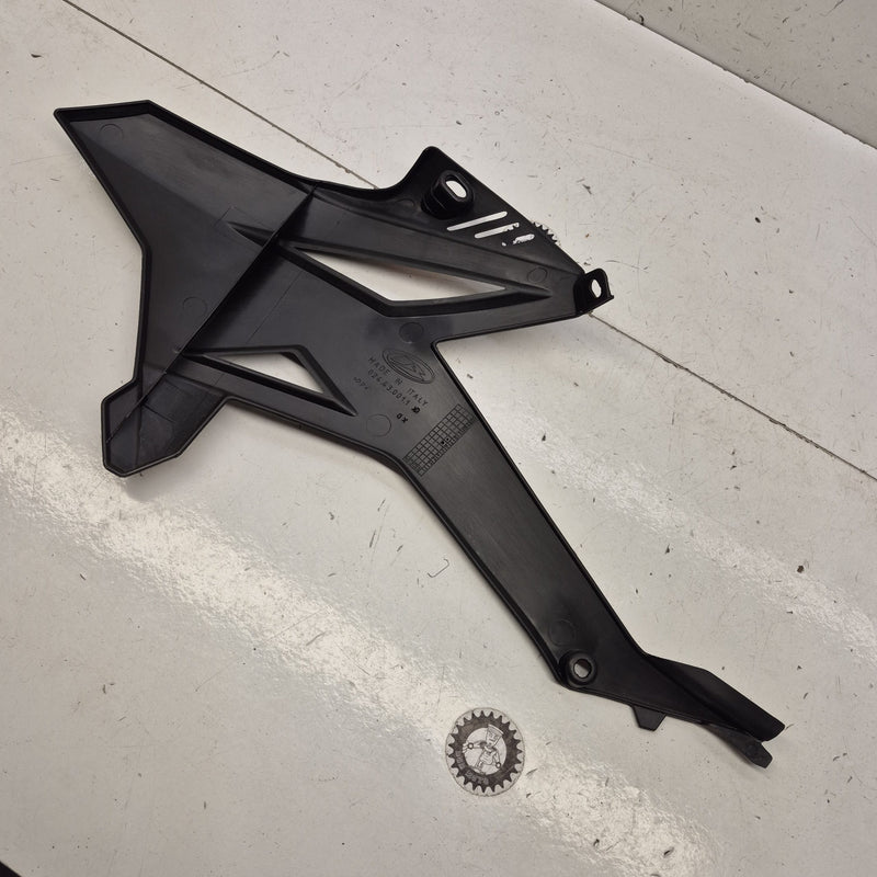 plastique lateral beta rr neuf-2