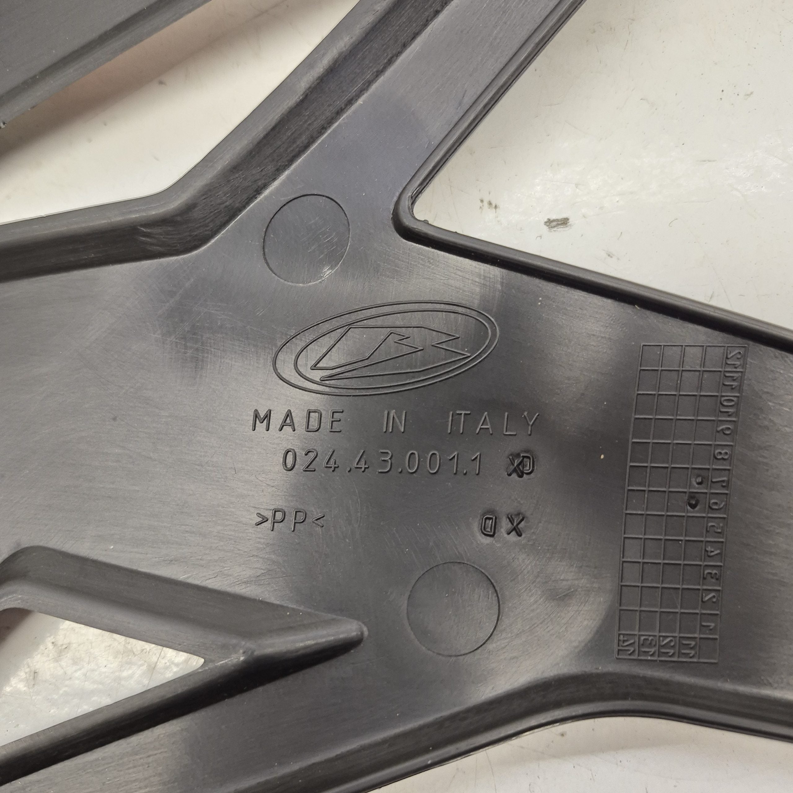 plastique lateral beta rr neuf-3