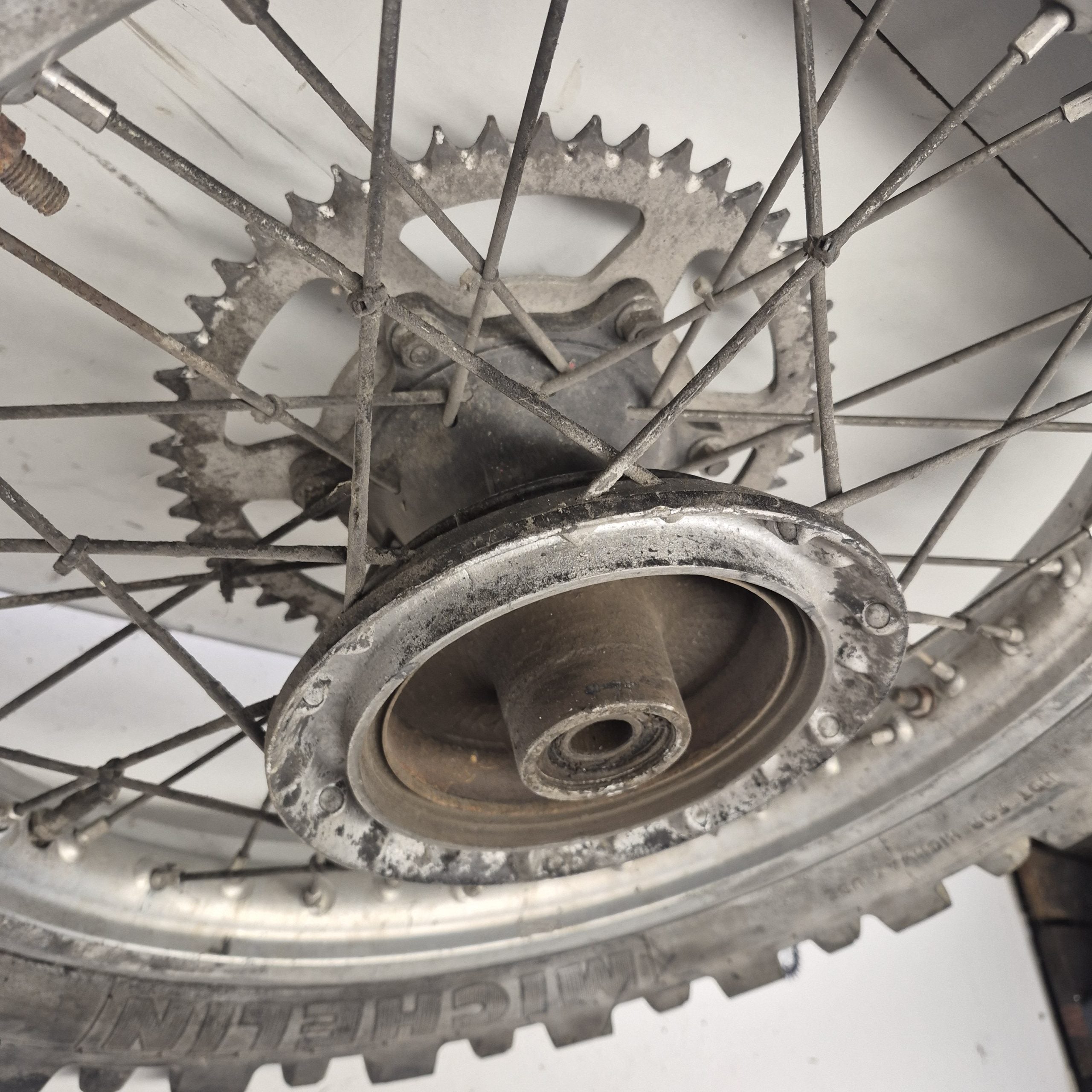 roue arriere honda 125 cr 1984-3