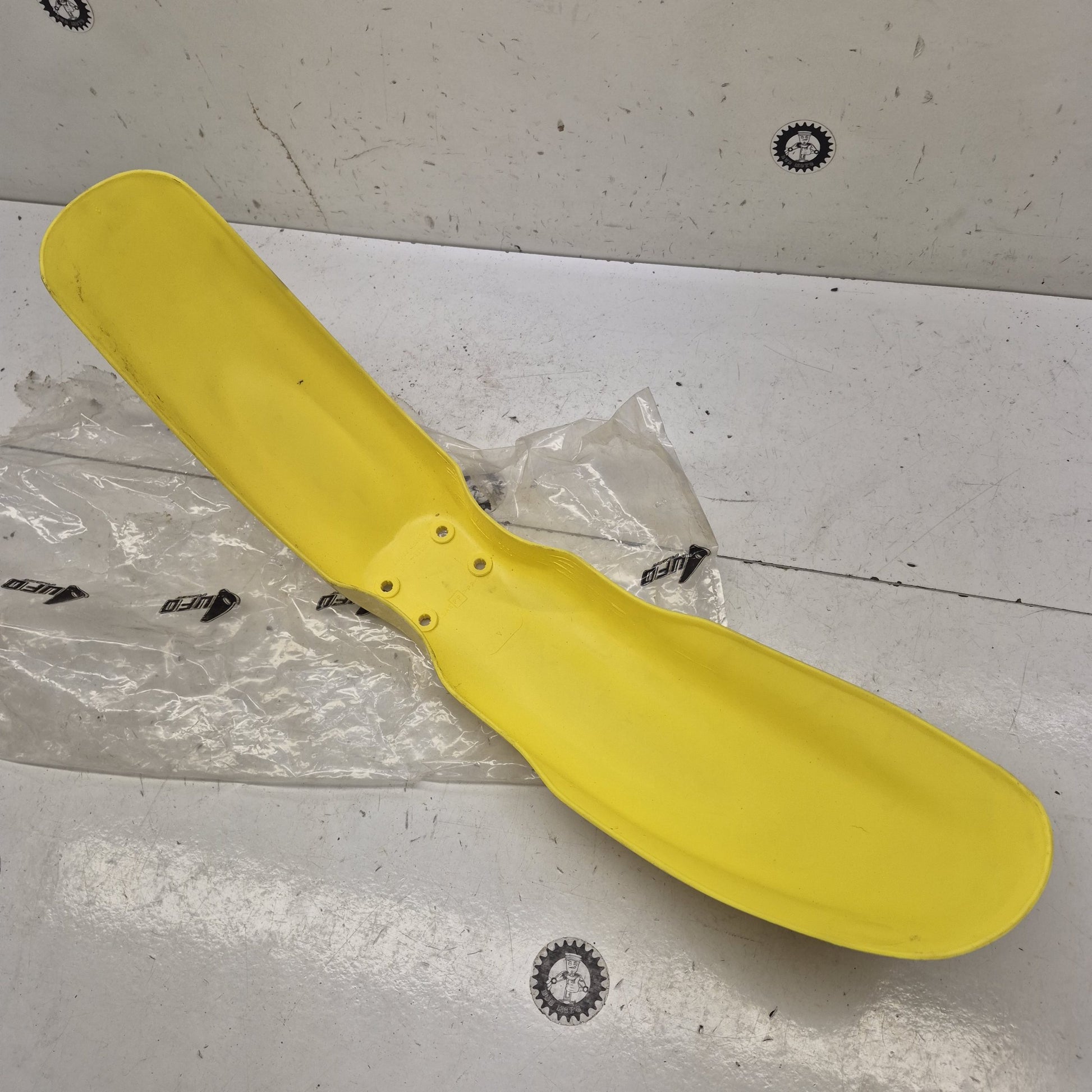 garde bour avant jaune neuf-2