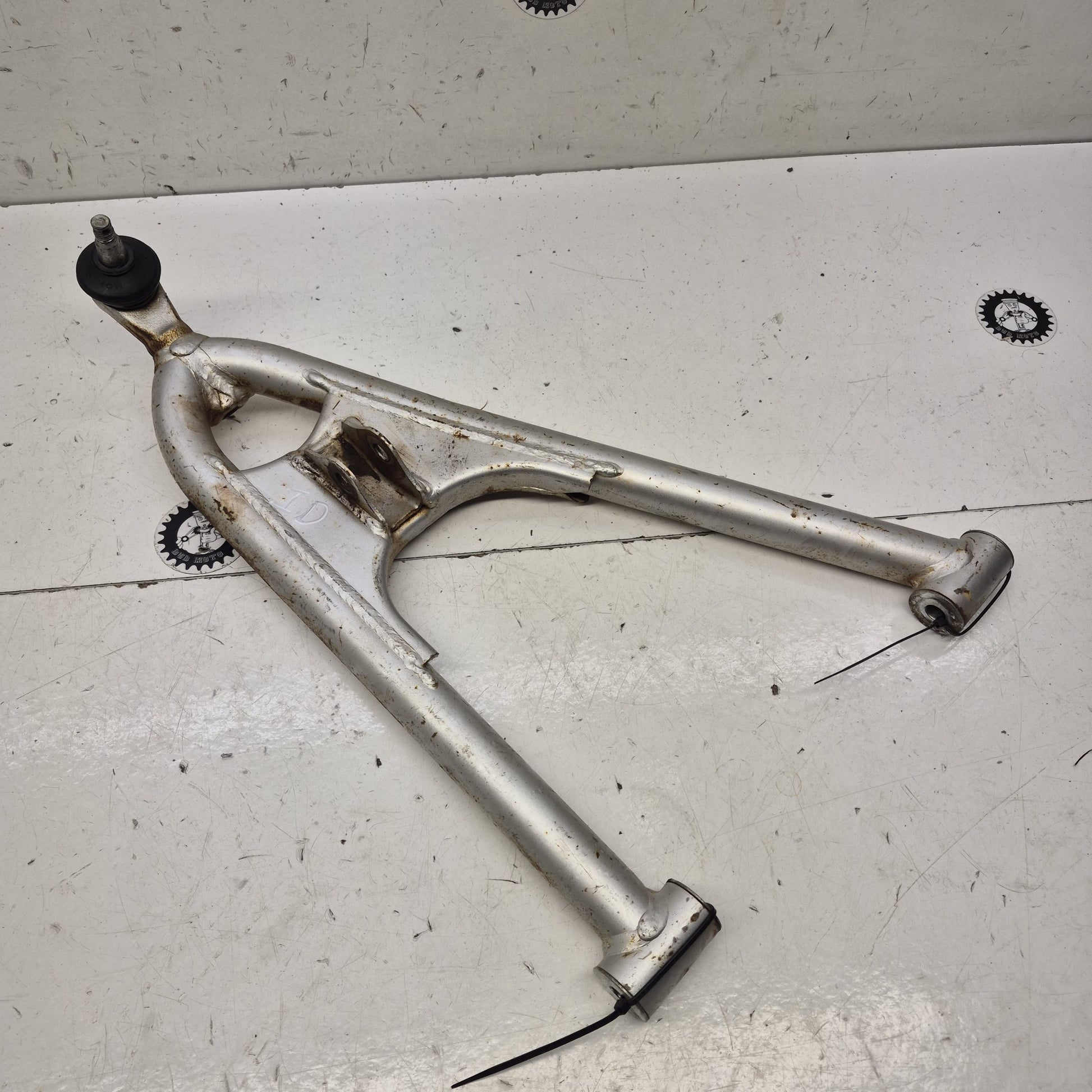 triangle inferieur droit suzuki 450 ltr-1