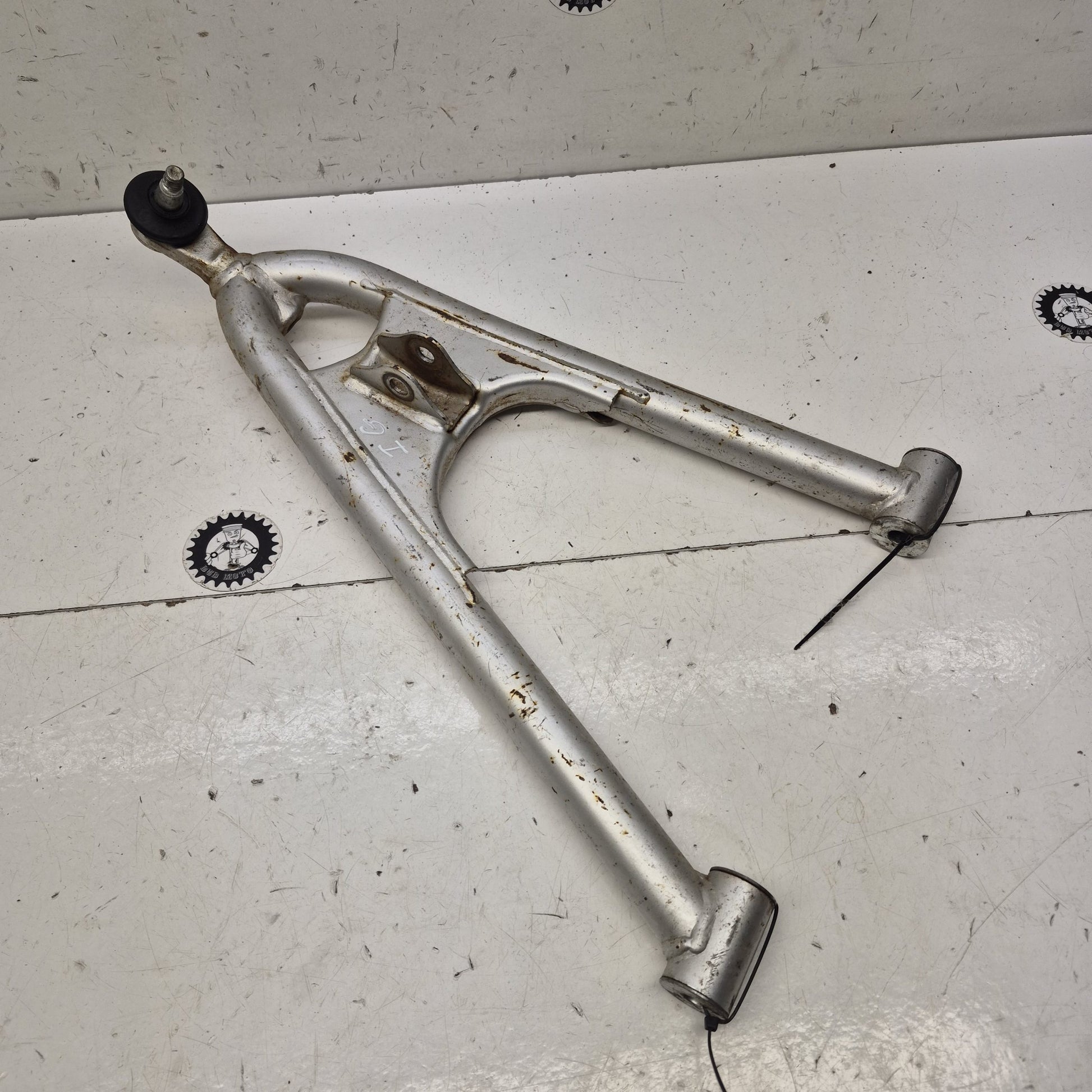 triangle inferieur gauche suzuki 450 ltr-1