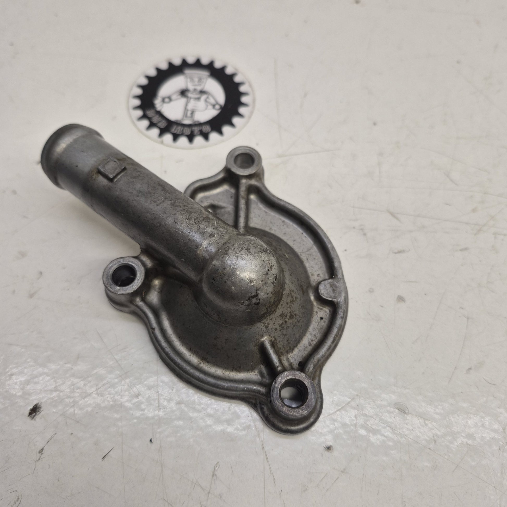 Carter pompe a eau honda 450 crf 2009-1