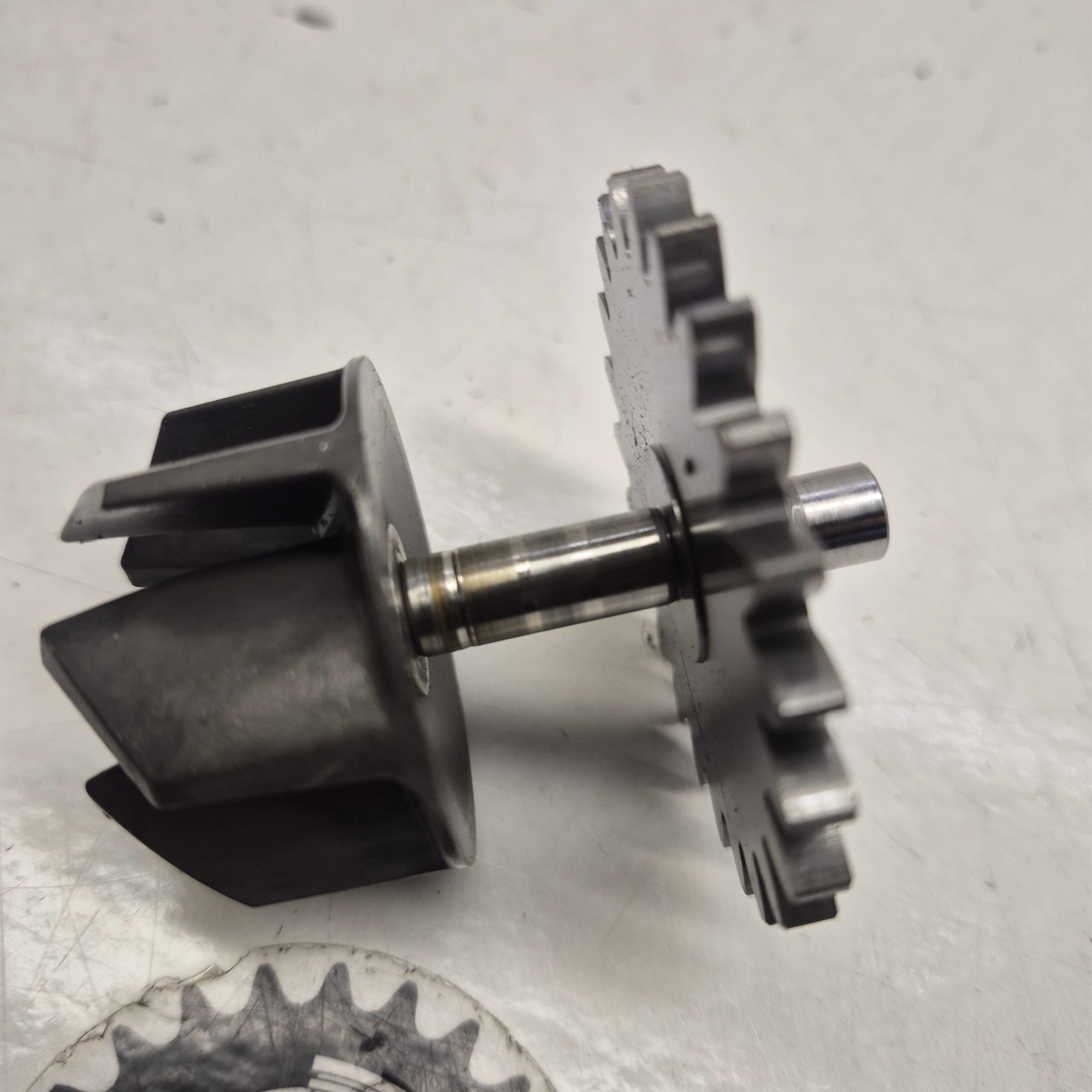 axe pompe a eau suzuki 450 rmz 2010