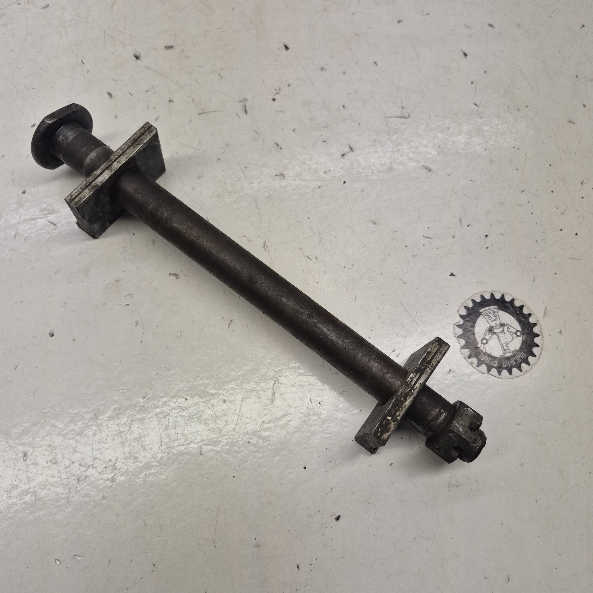 axe roue arriere kawasaki 125 kx 2002-1