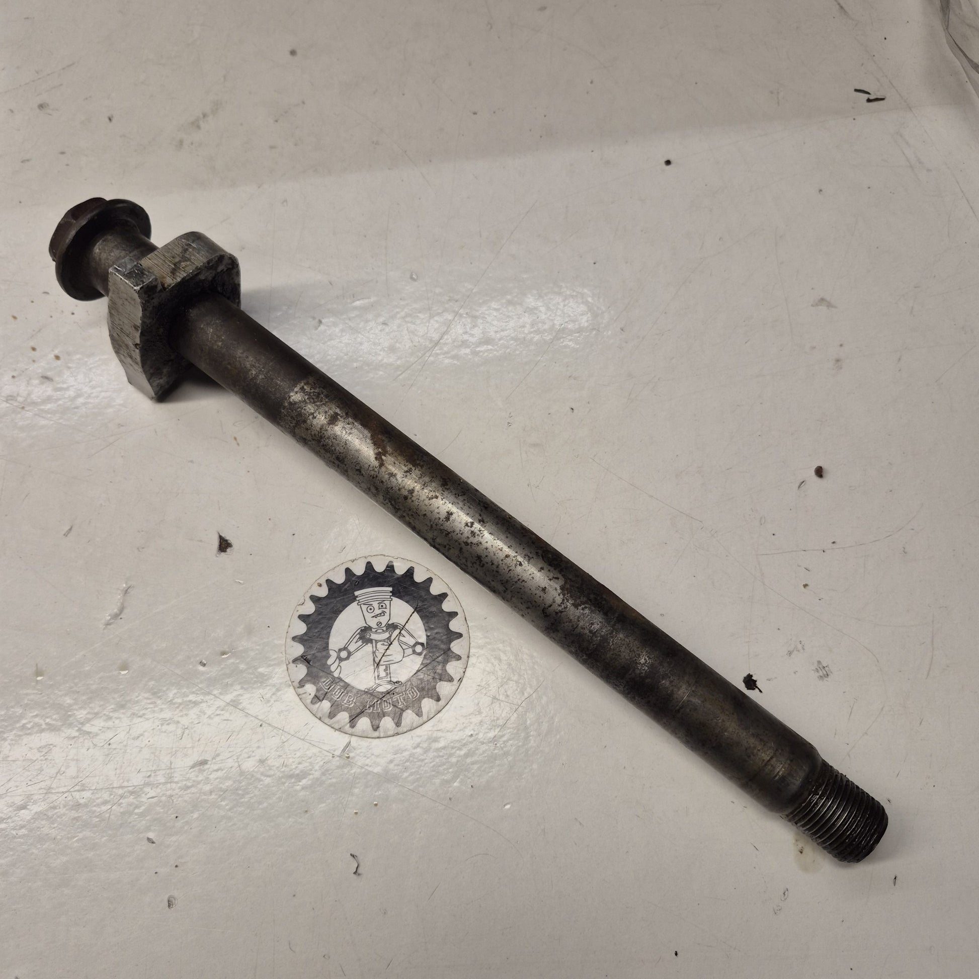 axe roue arriere honda 125 cr 1989-1