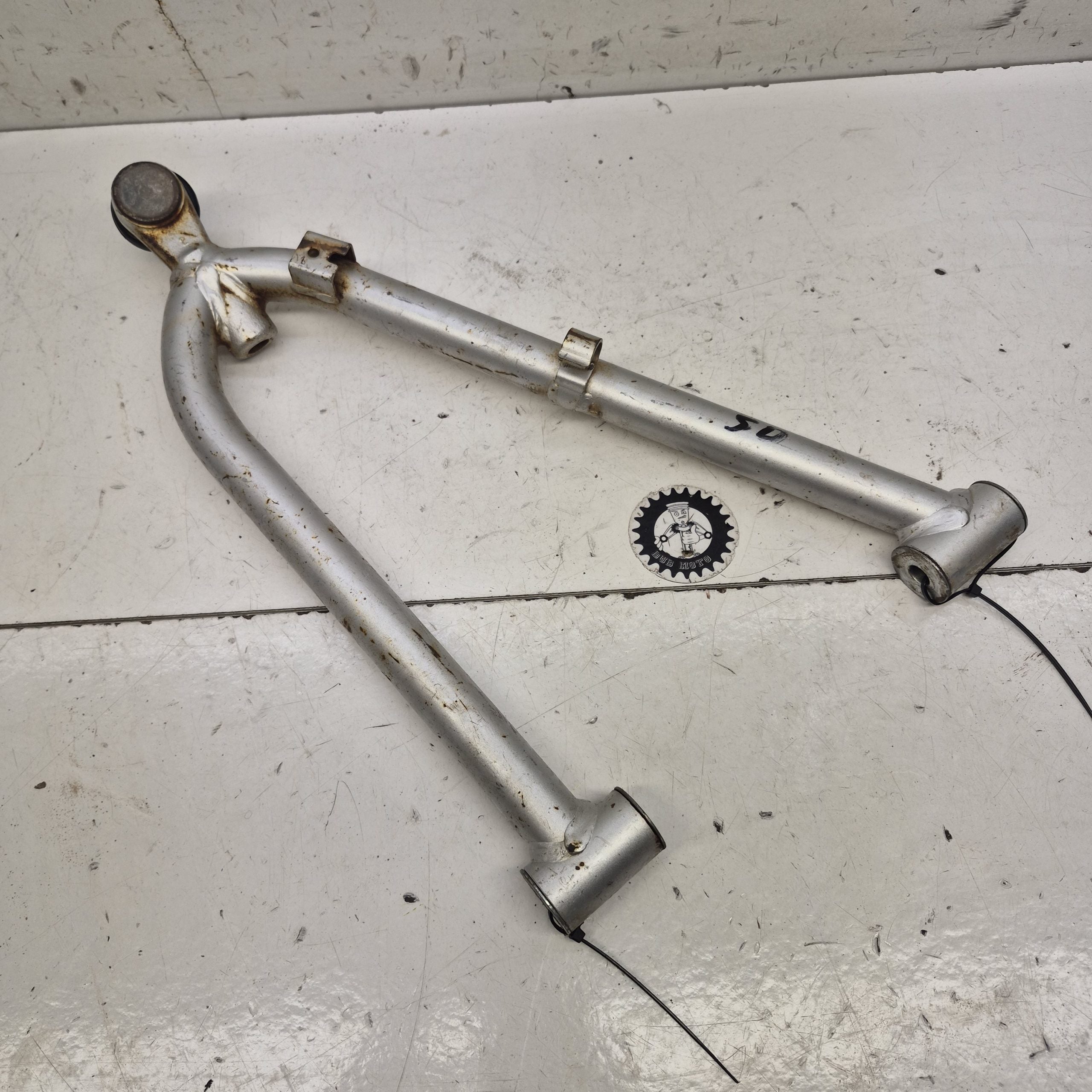 triangle superieur droit suzuki 450 ltr