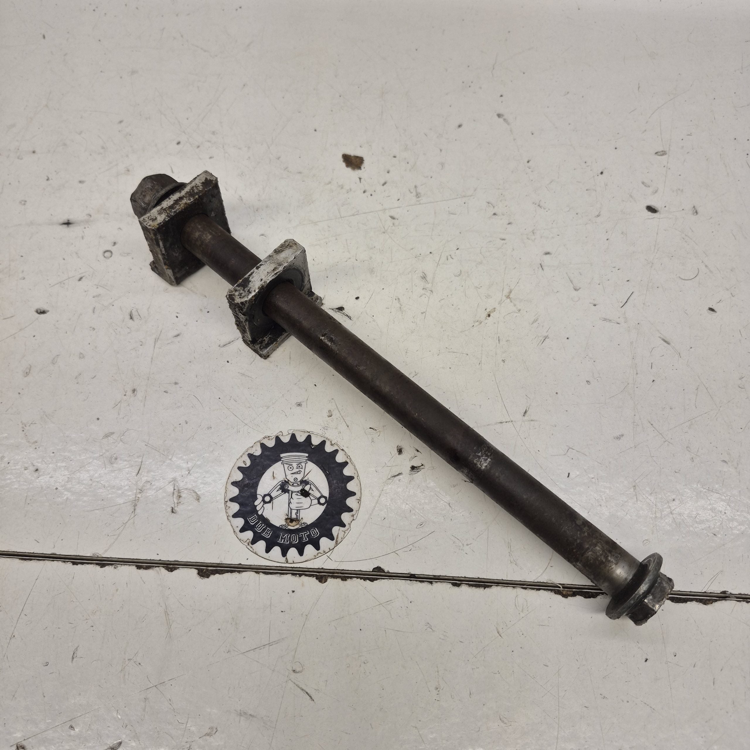 axe roue arriere suzuki 85 rm