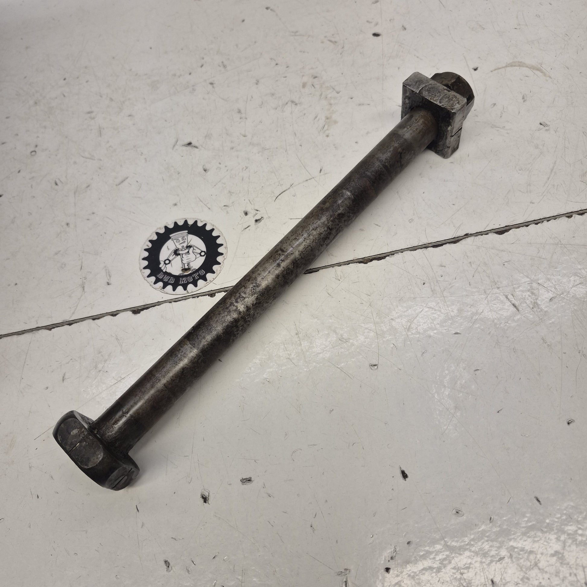 axe roue arrière honda 125 cr 1998-1