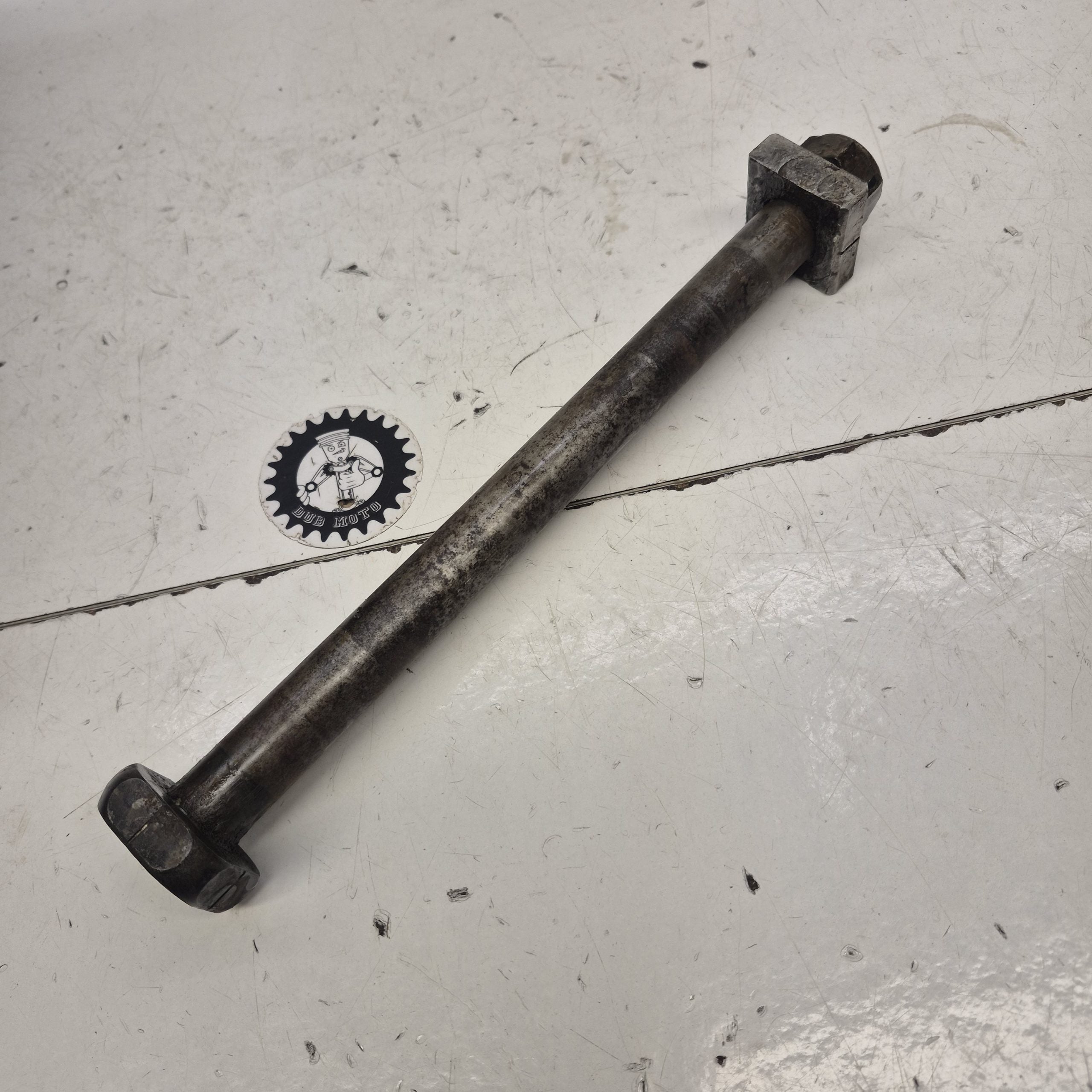 axe roue arrière honda 125 cr 1998