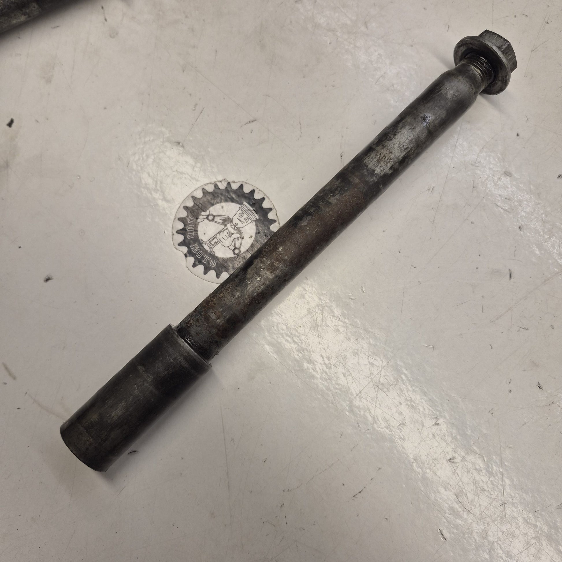 axe roue avant honda 125 cr 1998-1
