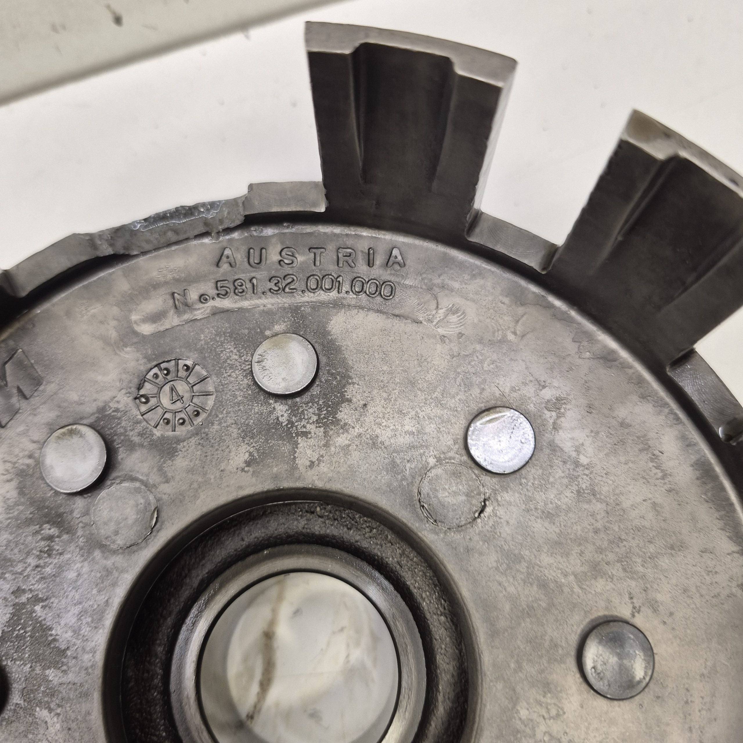cloche embrayage en l'etat ktm 250 egs exc 1998  58132001000-3
