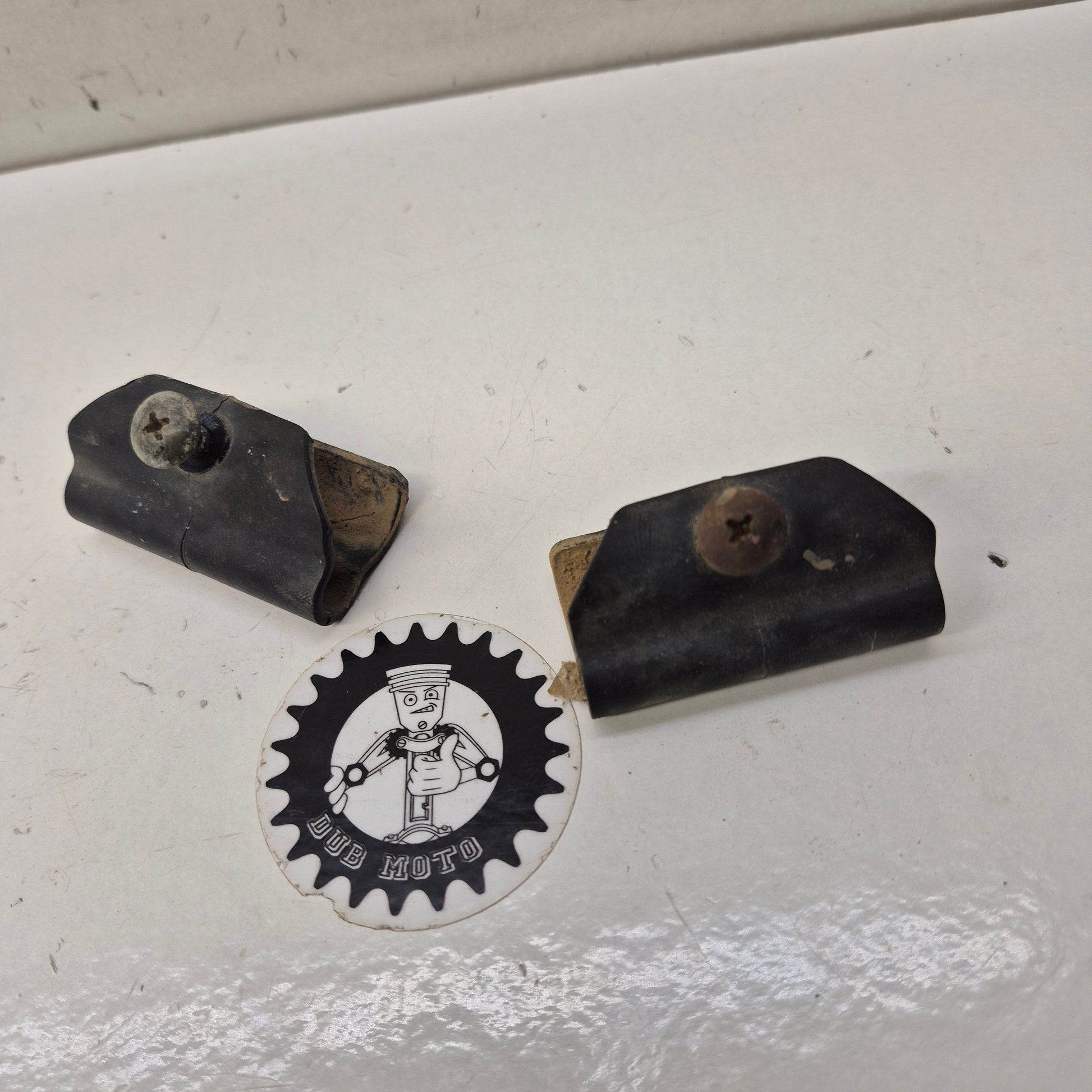 fixation durite triton 450-1