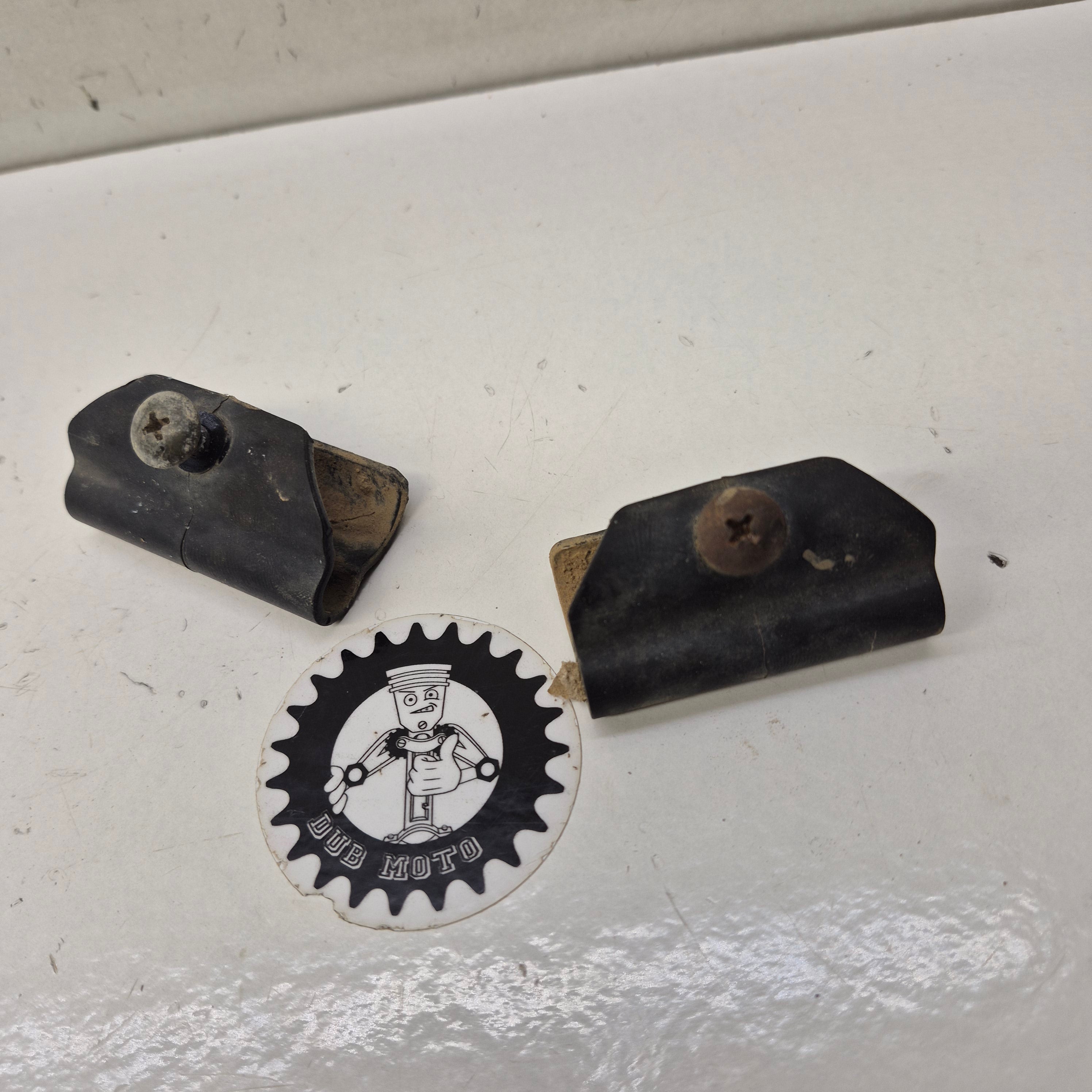 fixation durite triton 450