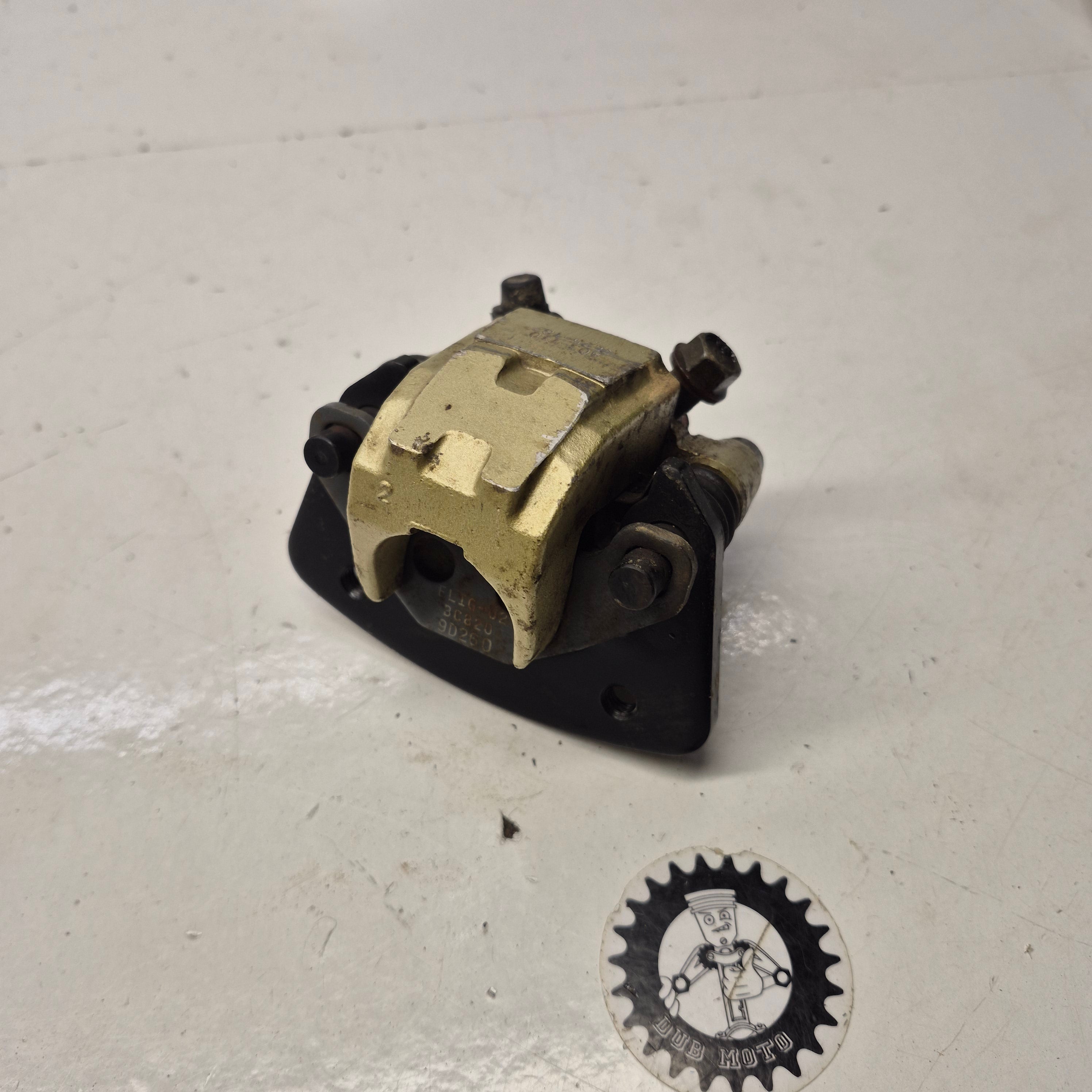 etrier avant gauche triton 450-2