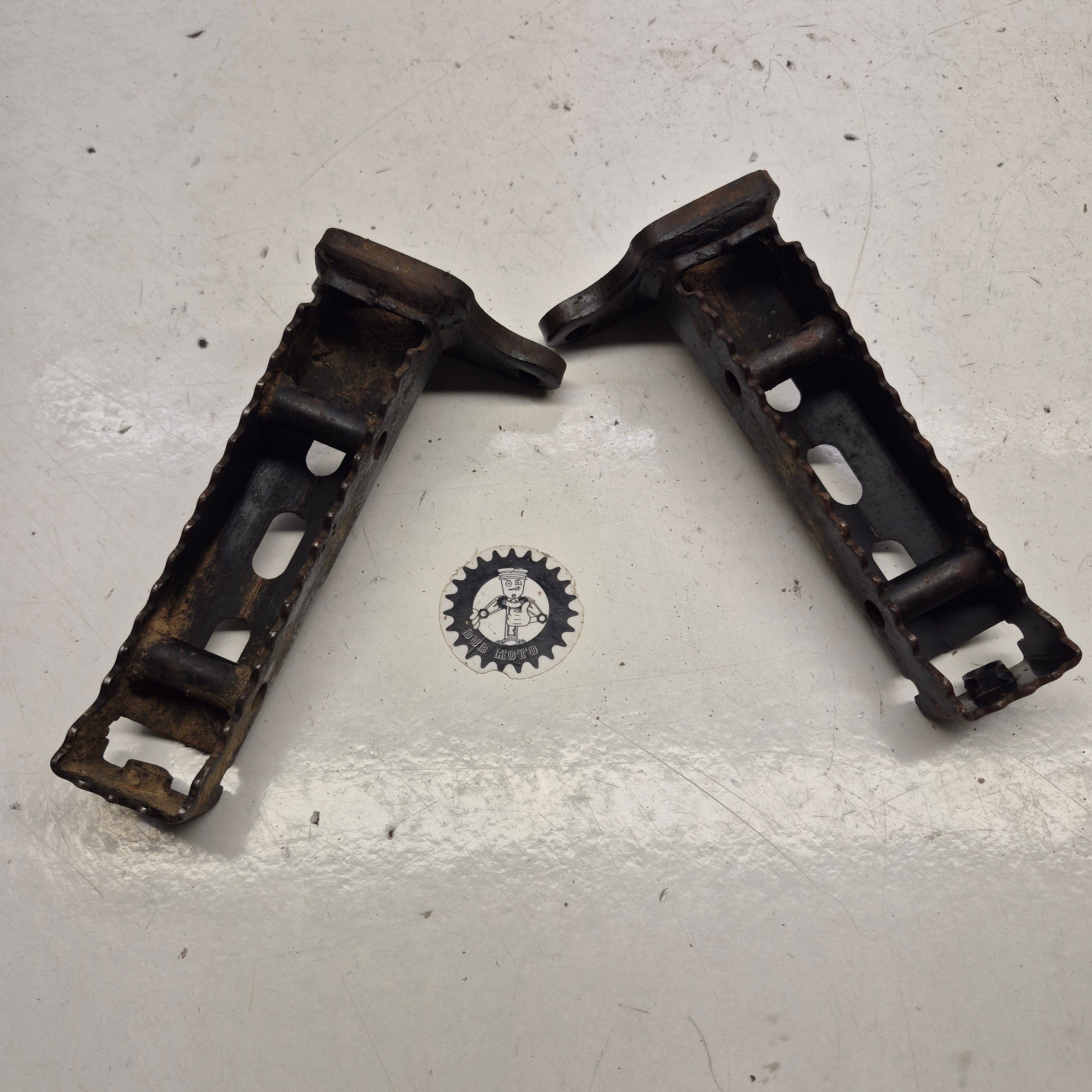 cales pieds triton 450