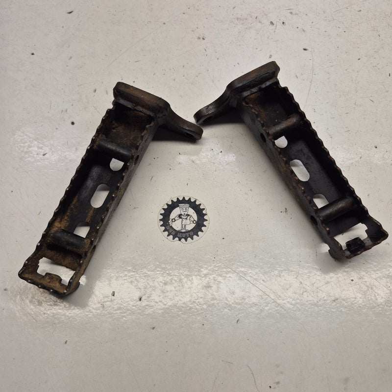 cales pieds triton 450-1