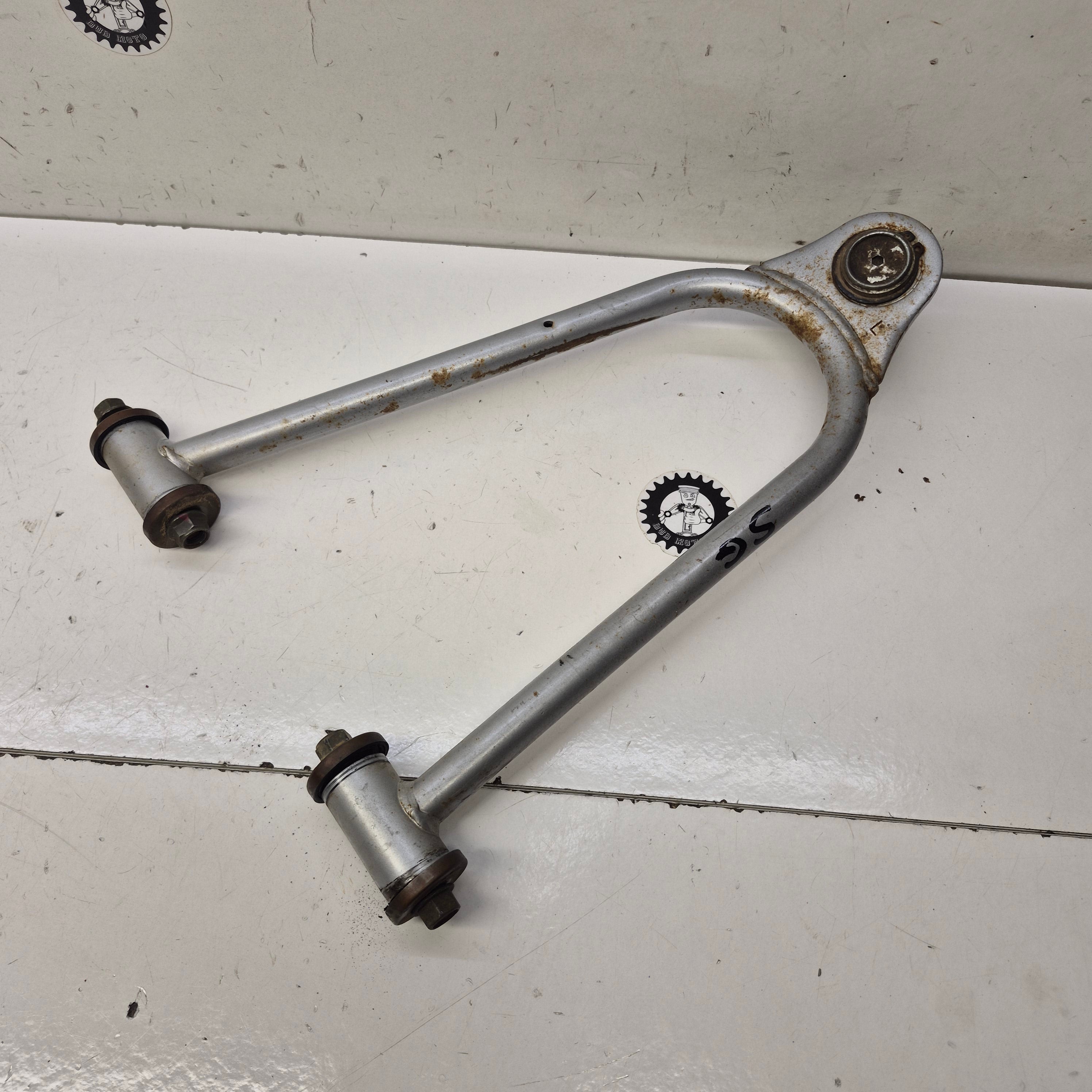 triangle supérieur gauche triton 450