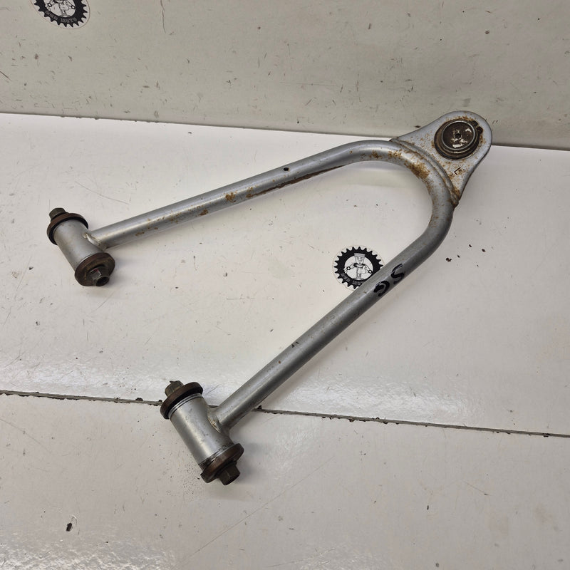 triangle supérieur gauche triton 450-1