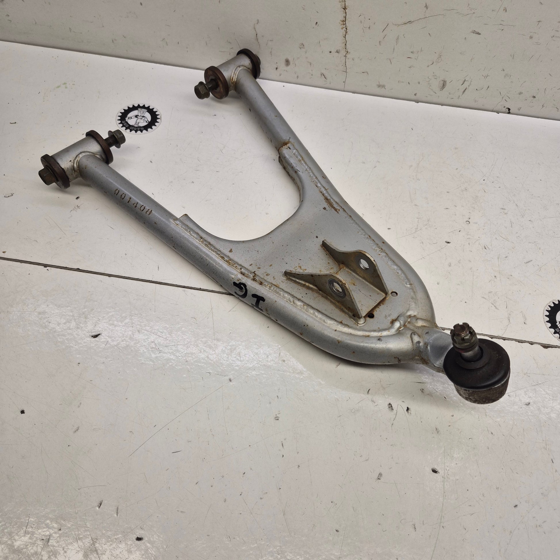 triangle inferieur gauche triton 450-1