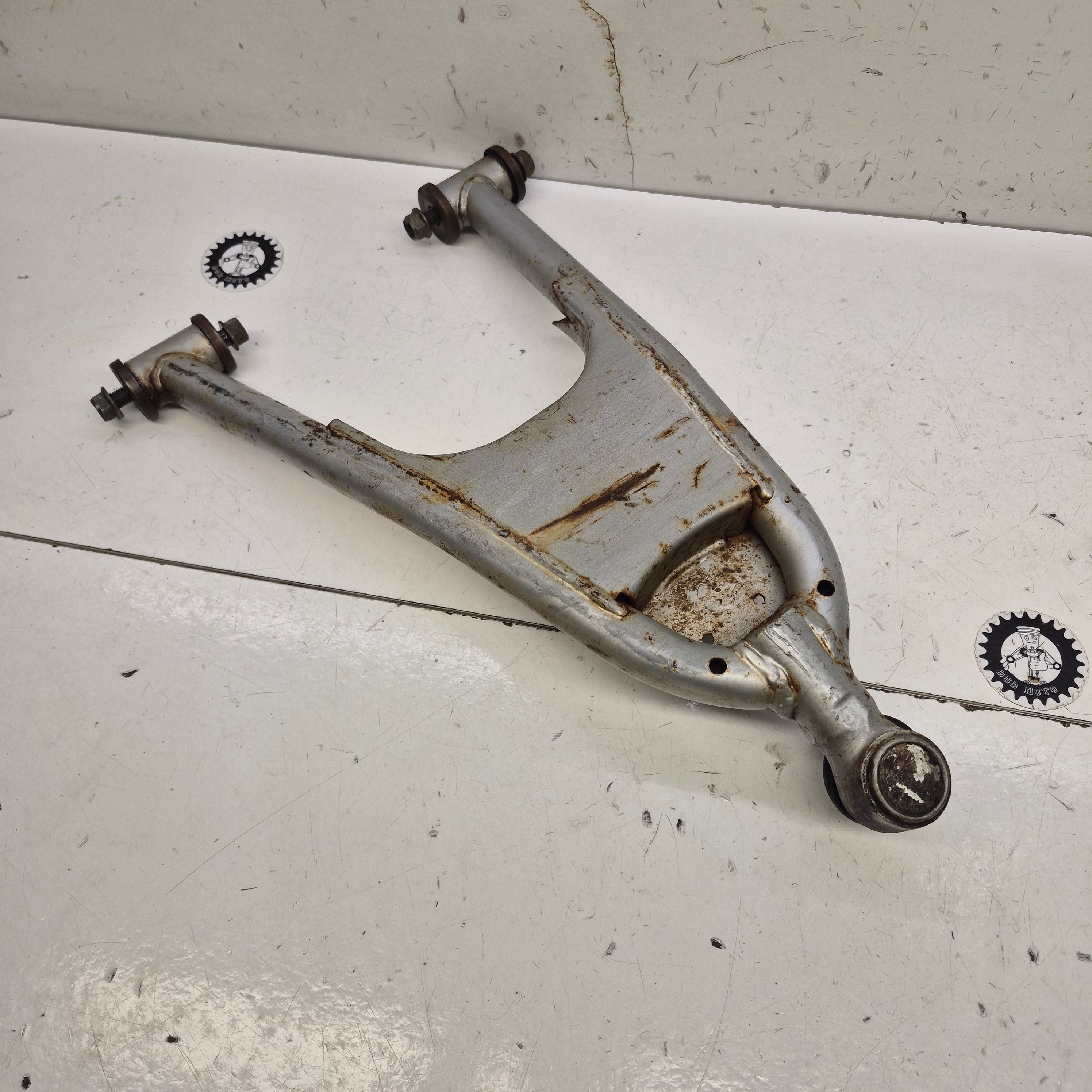 triangle inferieur gauche triton 450-2