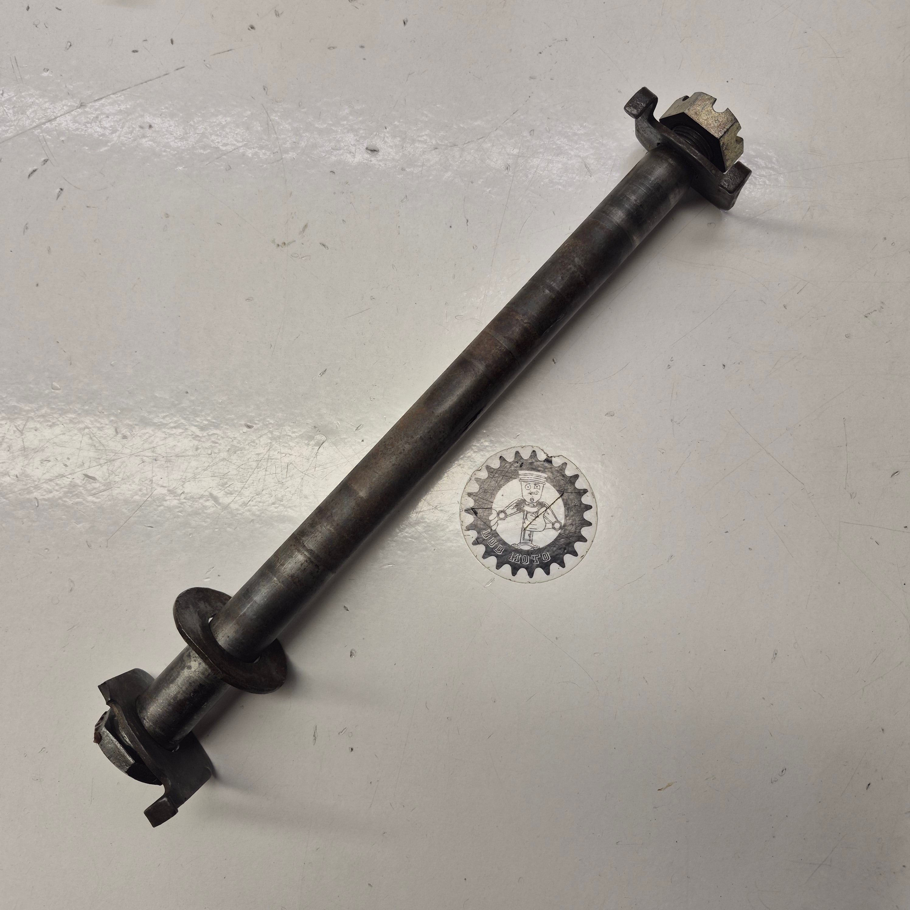 axe roue arriere yamaha 250 yz 1983