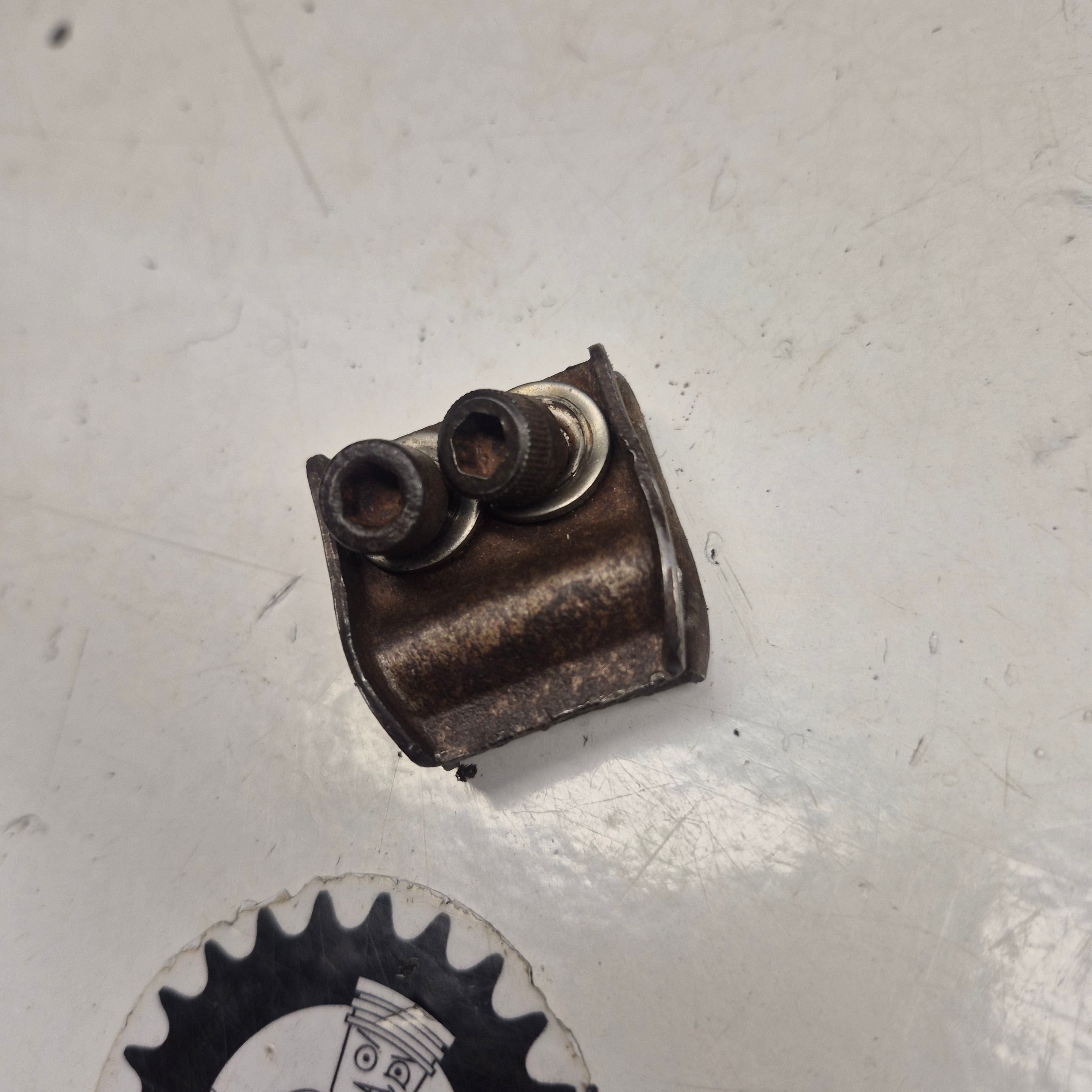 fixation durite yamaha 250 yz 1983