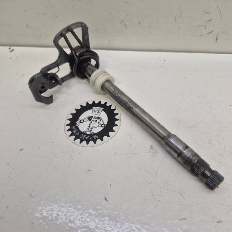 axe selecteur yamaha 250 yz 1983-1
