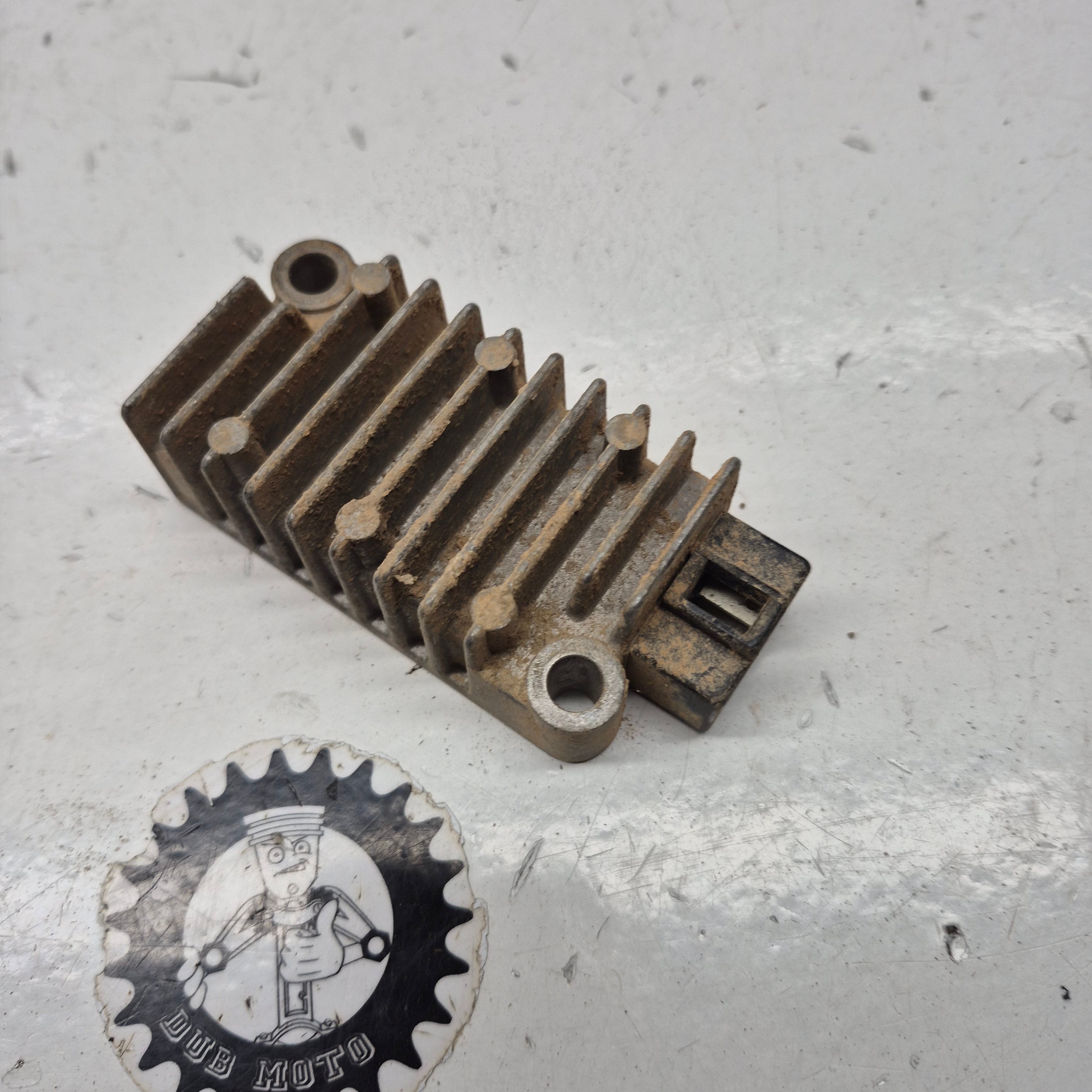 regulateur yamaha 125 ttr  SH629-A12