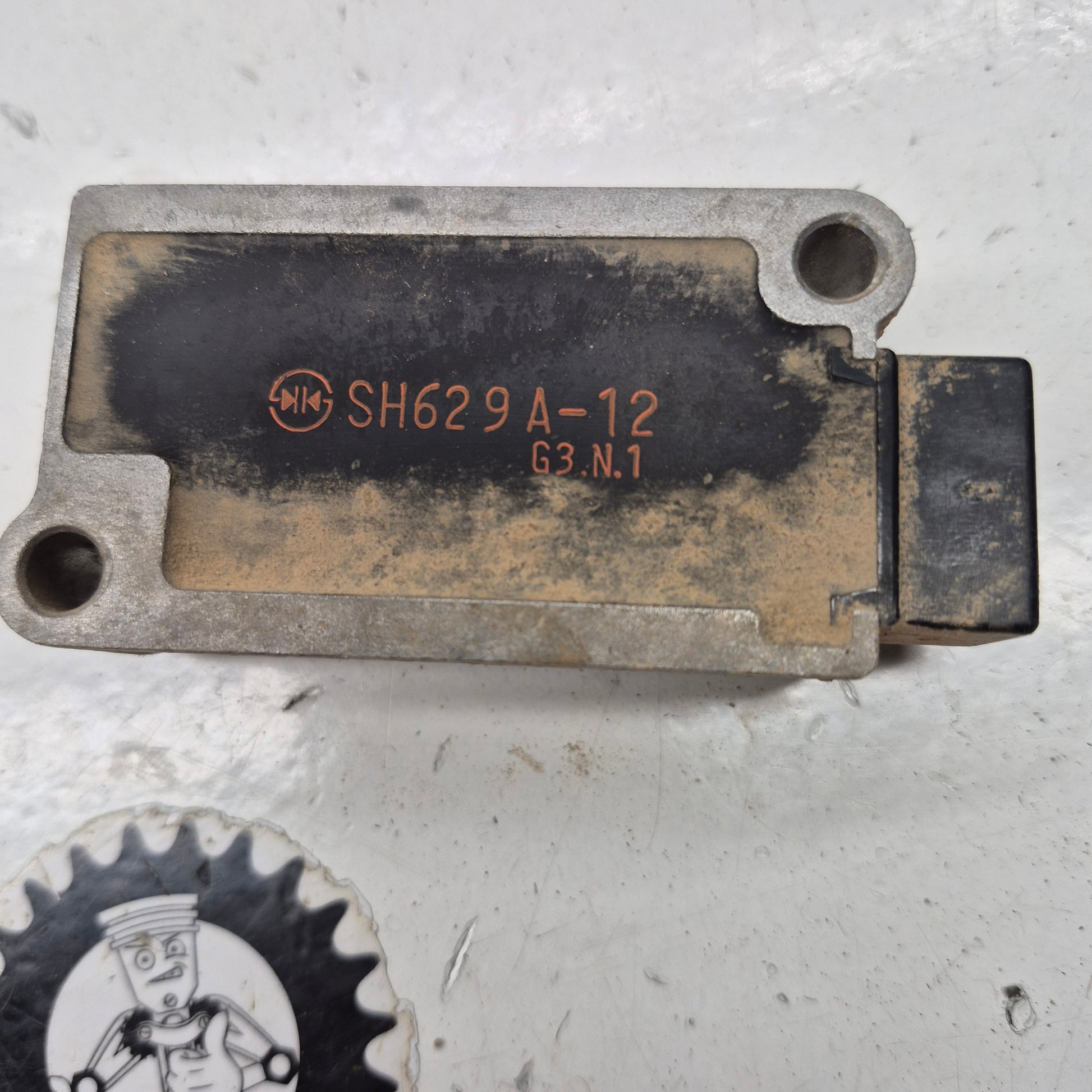 regulateur yamaha 125 ttr  SH629-A12-2