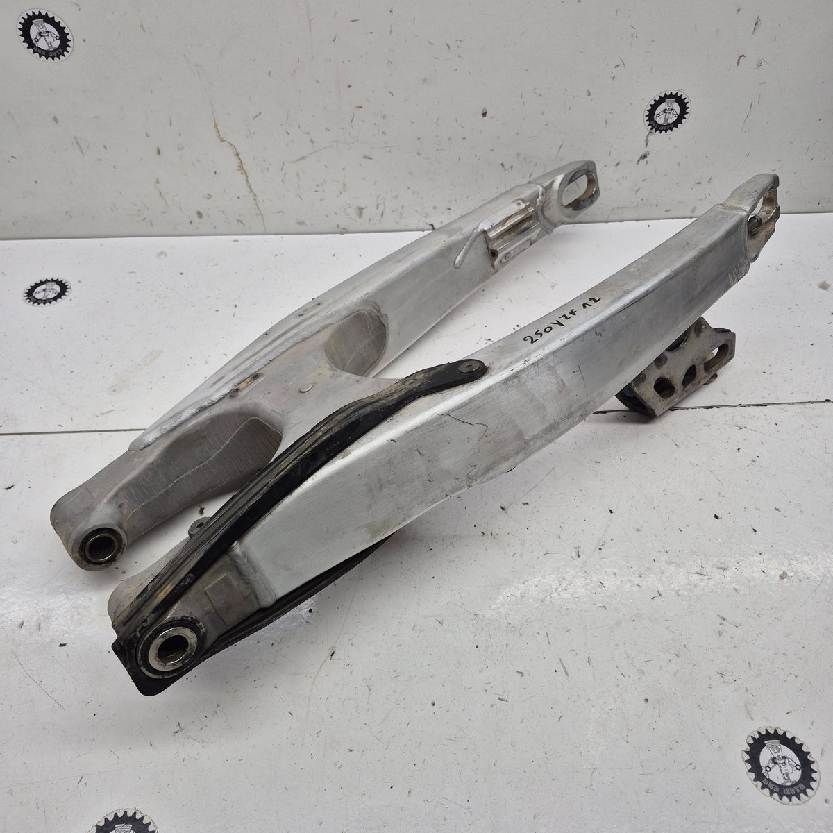 bras oscillant yamaha 250 yzf 2012 17D-1