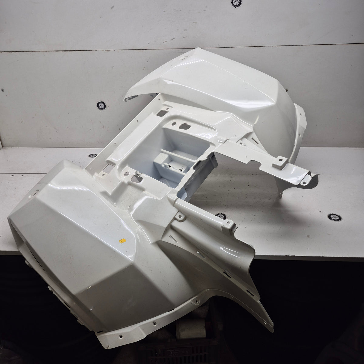 coque arriere kymco 500 550 mxu 80100-ALC1-E000-1