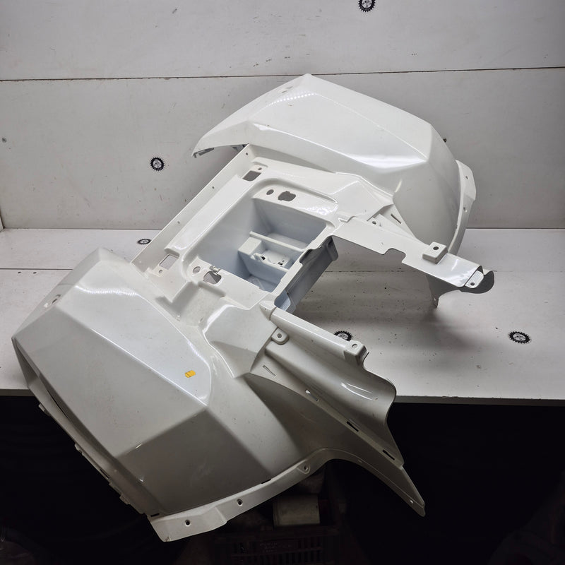 coque arriere kymco 500 550 mxu 80100-ALC1-E000-1