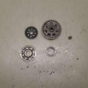 Lot pignons husqvarna 250 tc