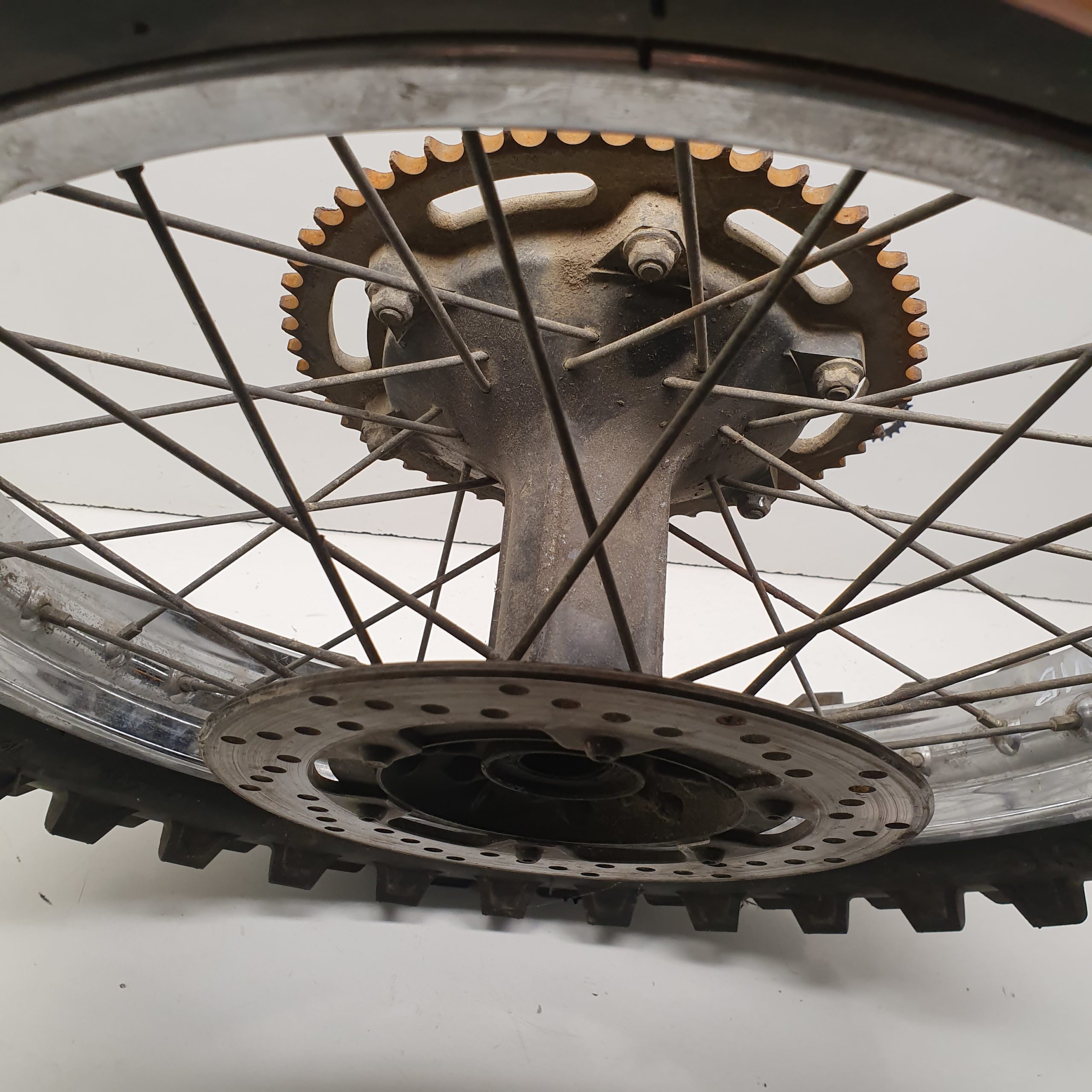 Axe de roue arrière pour Yamaha 125 DTR - DTRE main image 0