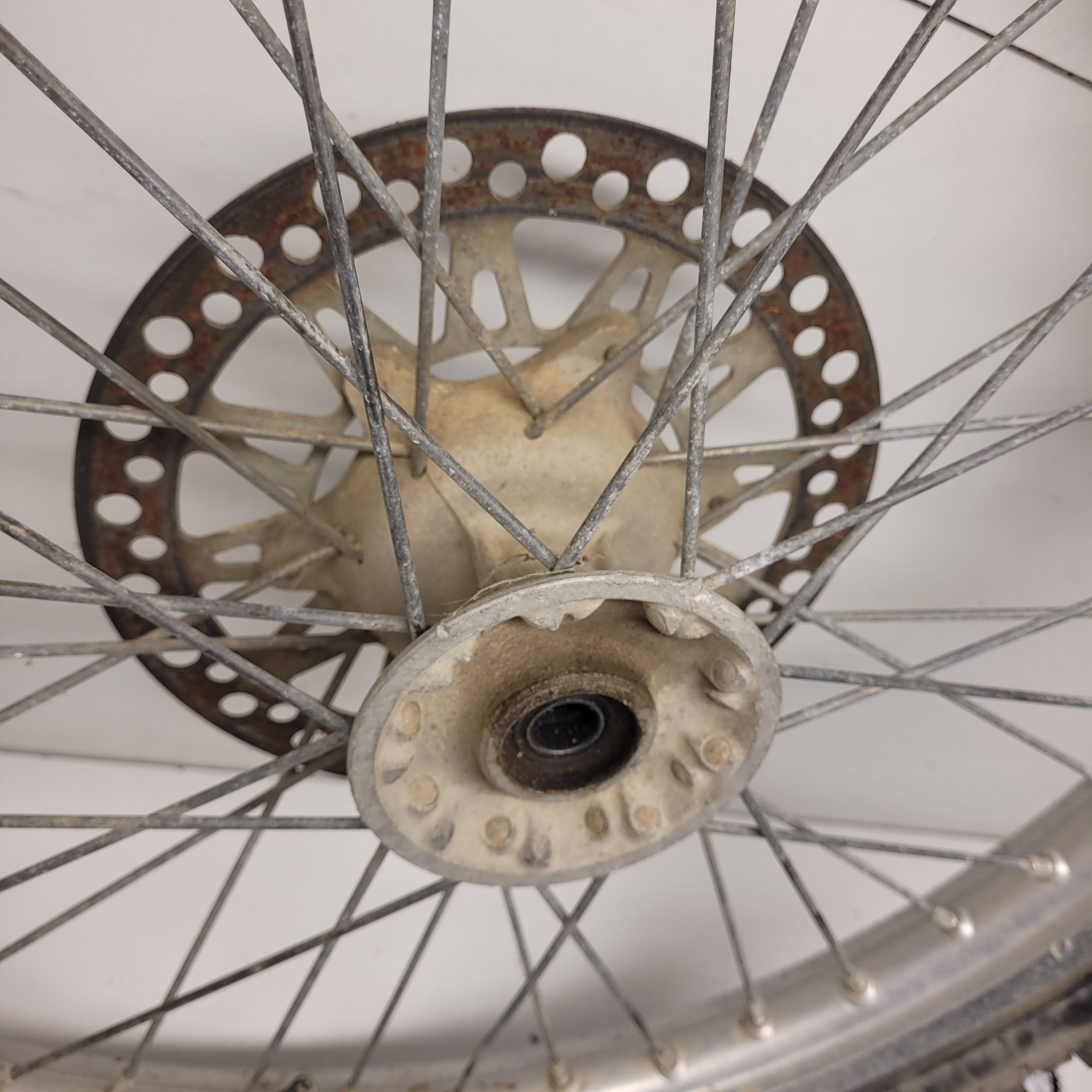 Roue avant HONDA 400 CMT année:1980 type:NC01