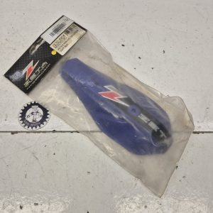protege main bleu